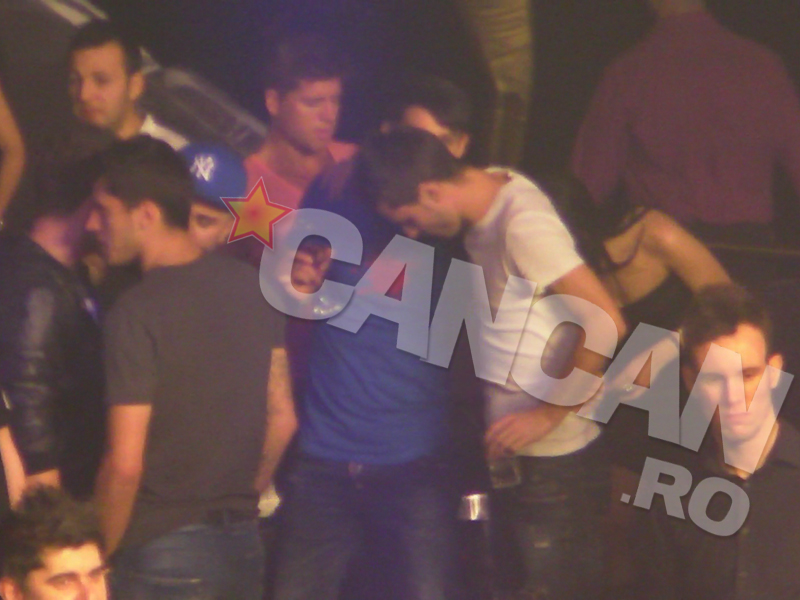 Gigi o să fie mândru! Steliştii s-au cuminţit şi au renunţat la orgiile bahice! Au ieşit în club cu iubitele şi au băut doar şampa