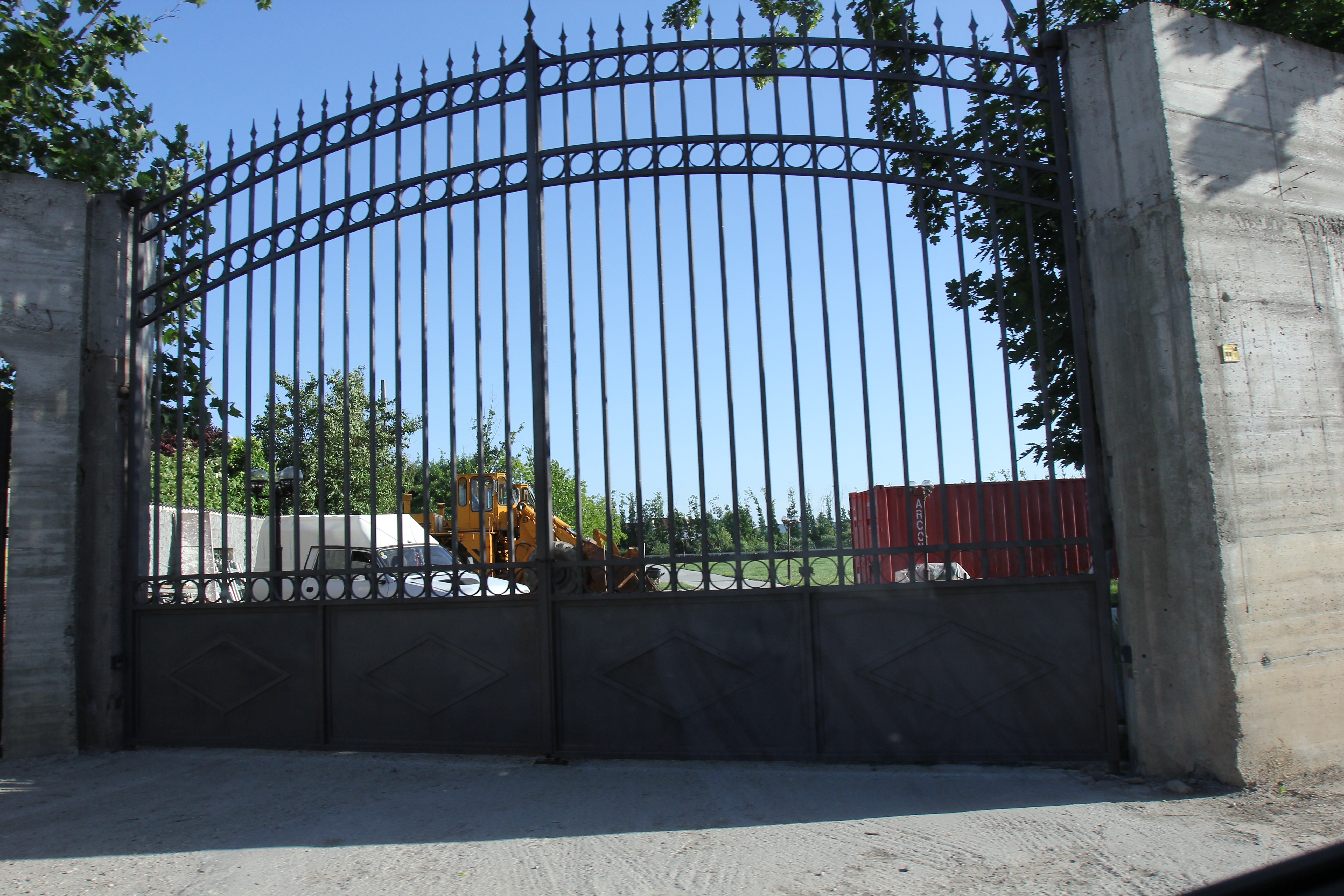 Poarta laturalnica pe care a 