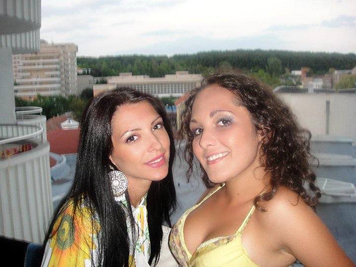 Celia, alaturi de verisoara ei