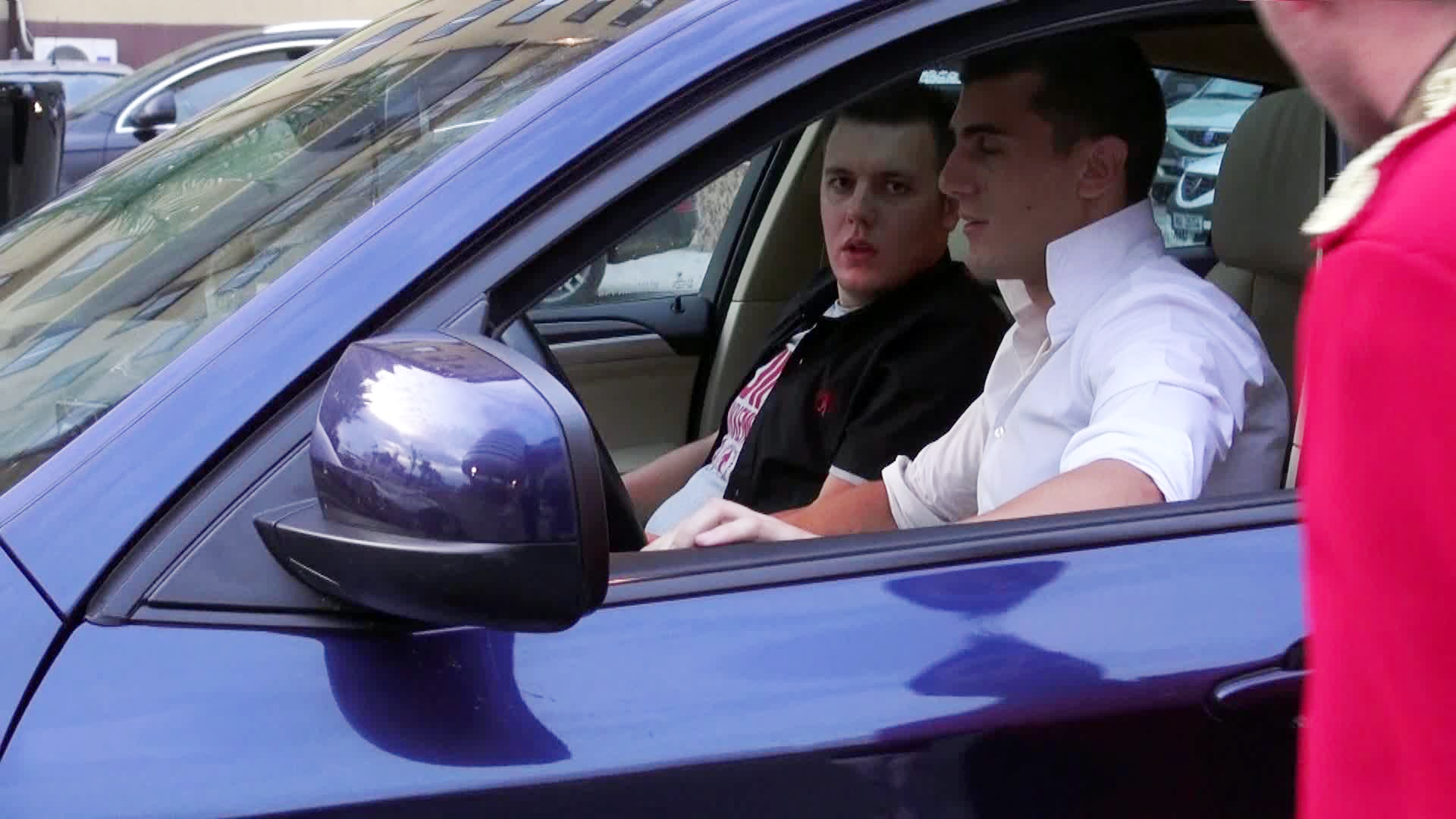 Initial, Nikolic s-a suit la volan