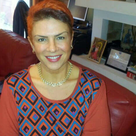 Teo Trandafir si-a schimbat look-ul. S-a vopsit roscata pentru ziua ei de nastere.