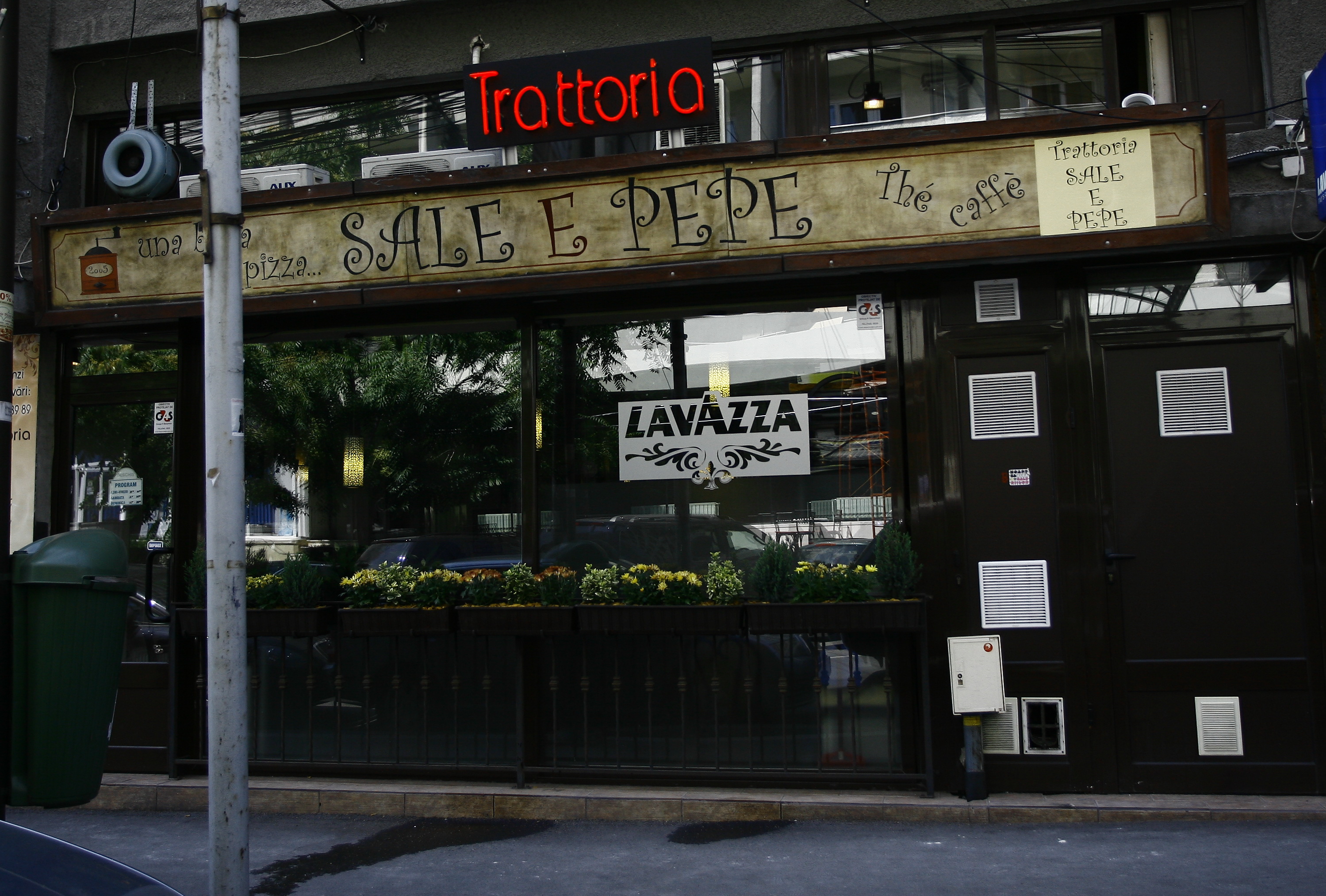 Acesta este pizzeria detinuta de sora Cristina Chiser si sotul ei