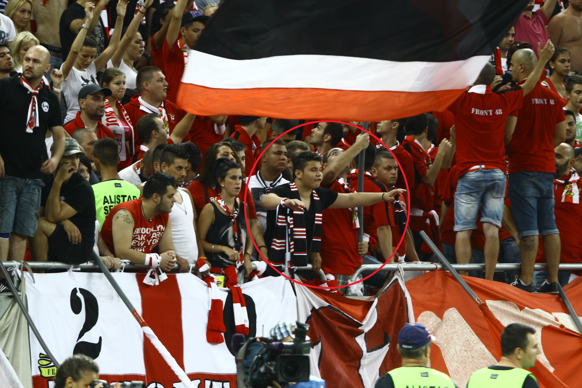 Borcea Jr. a vrut parca sa demonstreze ca este un suporter adevarat si ca-si sustine favoritii cu patos