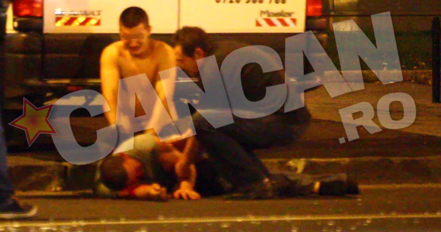 Dezbracat la bustul gol, unul dintre prietenii barbatului batut face tot posibilul sa-l trezeasca