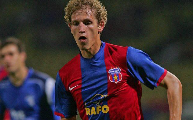 Miahi Nesu pe vremea in care imbraca tricoul Stelei, echipa la care a fost coleg cu George Ogararu