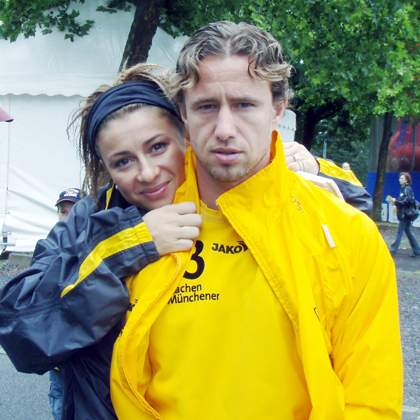 Anamaria si Reghe sunt peste tot impreuna, acasa, pe terenul de fotbal so acasa