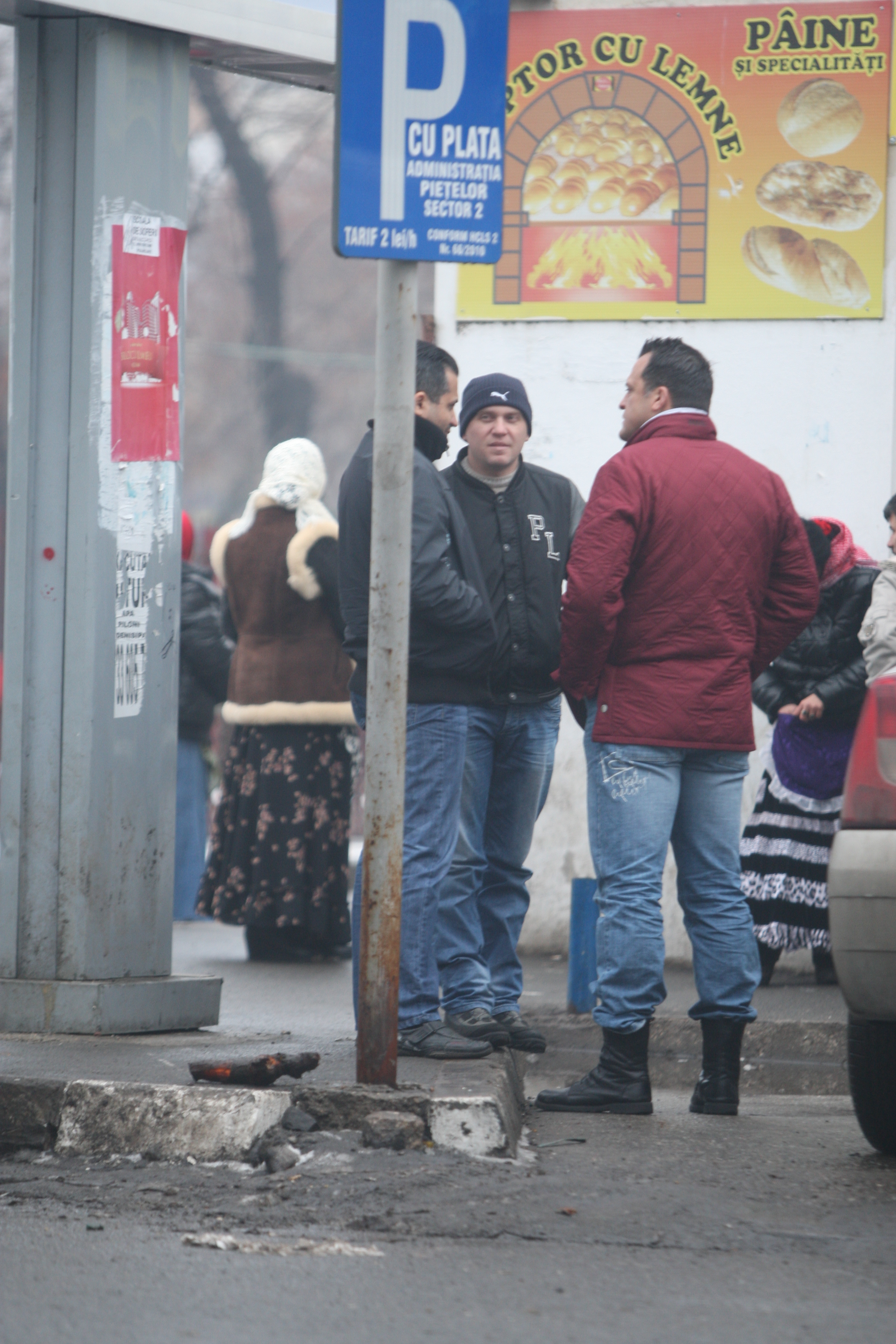 Fostul sot al lui Teo Trandafir si-a ales un loc nepotrivit pentru a sta la discutii cu amicii sai