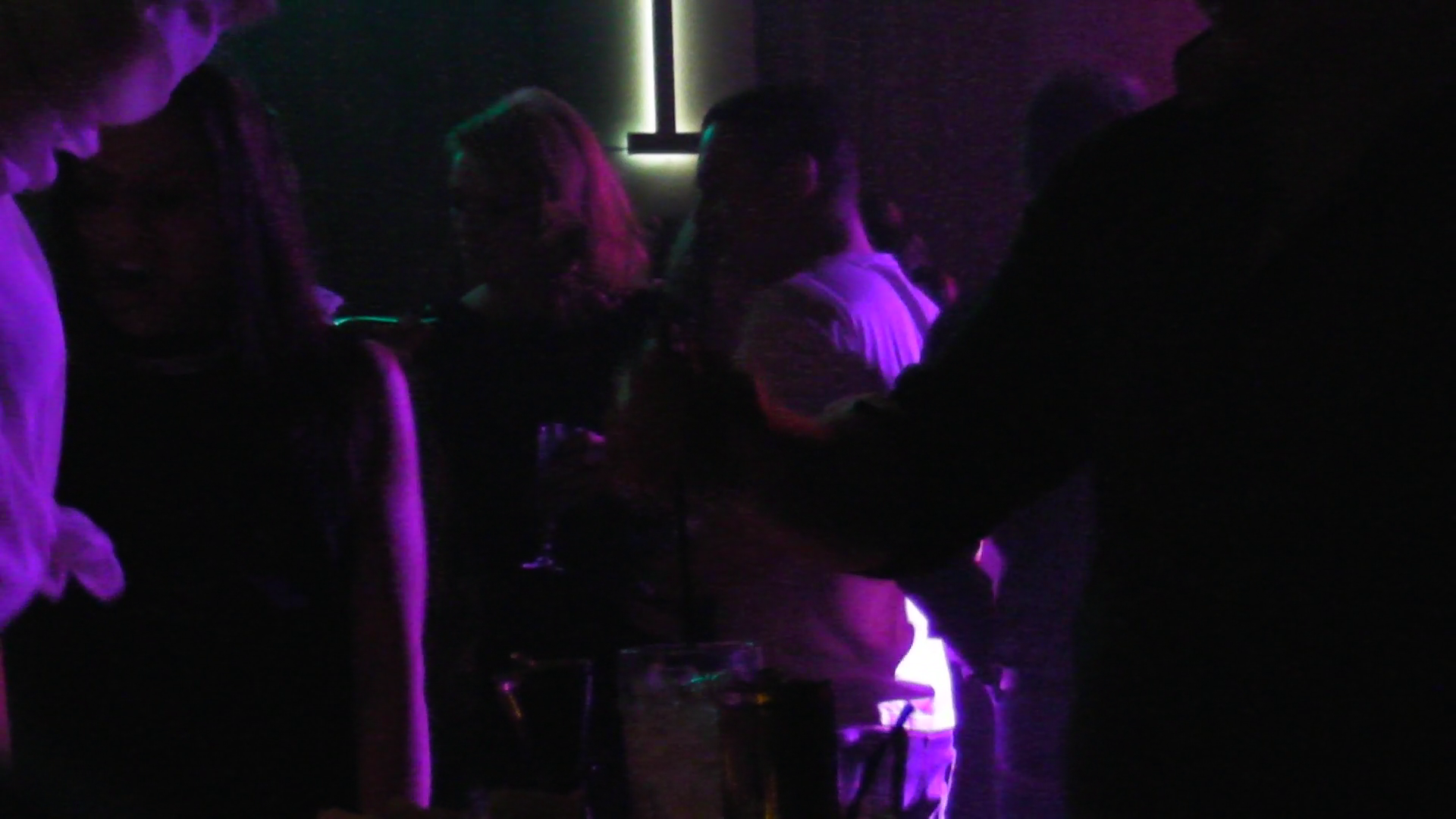 Laurentiu si iubita lui s-au distrat in acelasi club ca Roxana Ionescu