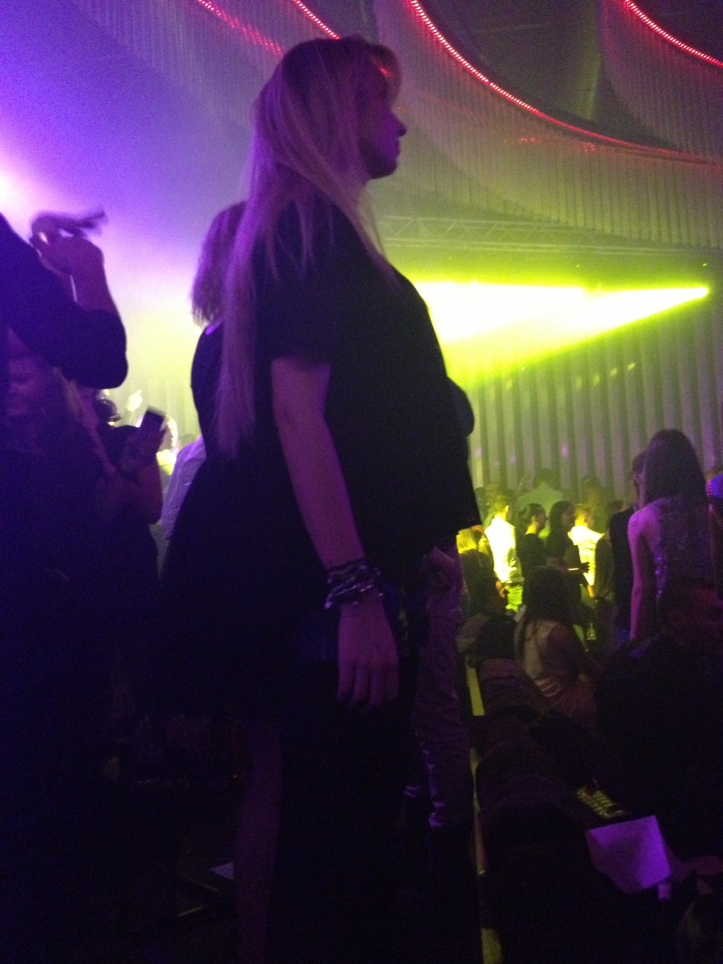 Roxana Iopnescu s-a distrat de minune a doua seara cand, in club, nu mai erau fostul sot si iubita lui