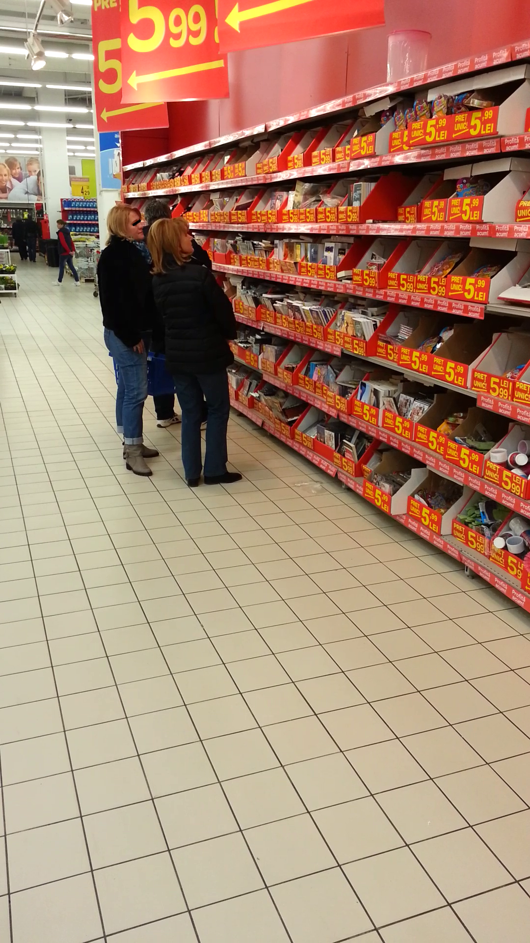 Sotia presedintelui a petrecut cateva minute bune printre carti, dar nu a cumparat nimic