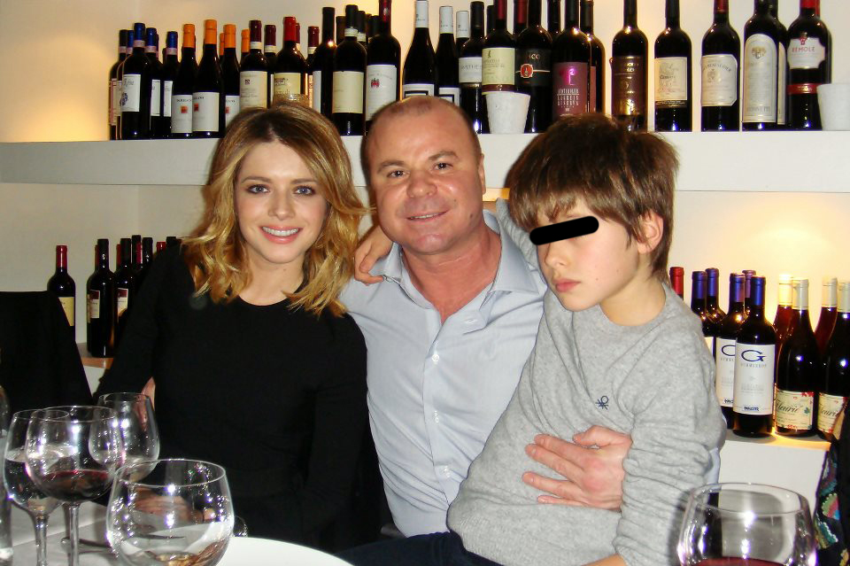 Alexandra a petrecut alaturi de Nicu Gheara, intr-un restaurant din Italia, cu fiul ei, dar fara iubit