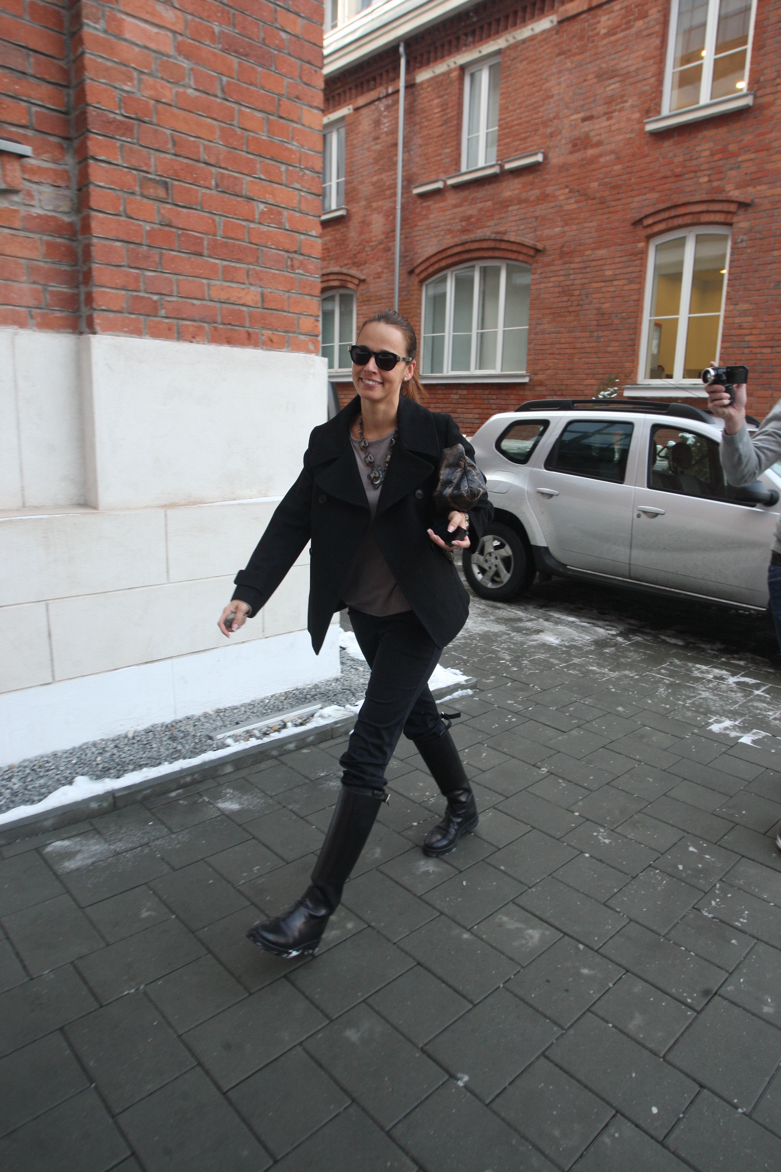 Ieri, Andreea Raicu parea foarte relaxata si zambea la ideea ca iubitul ei a flirtat cu o alta femeie