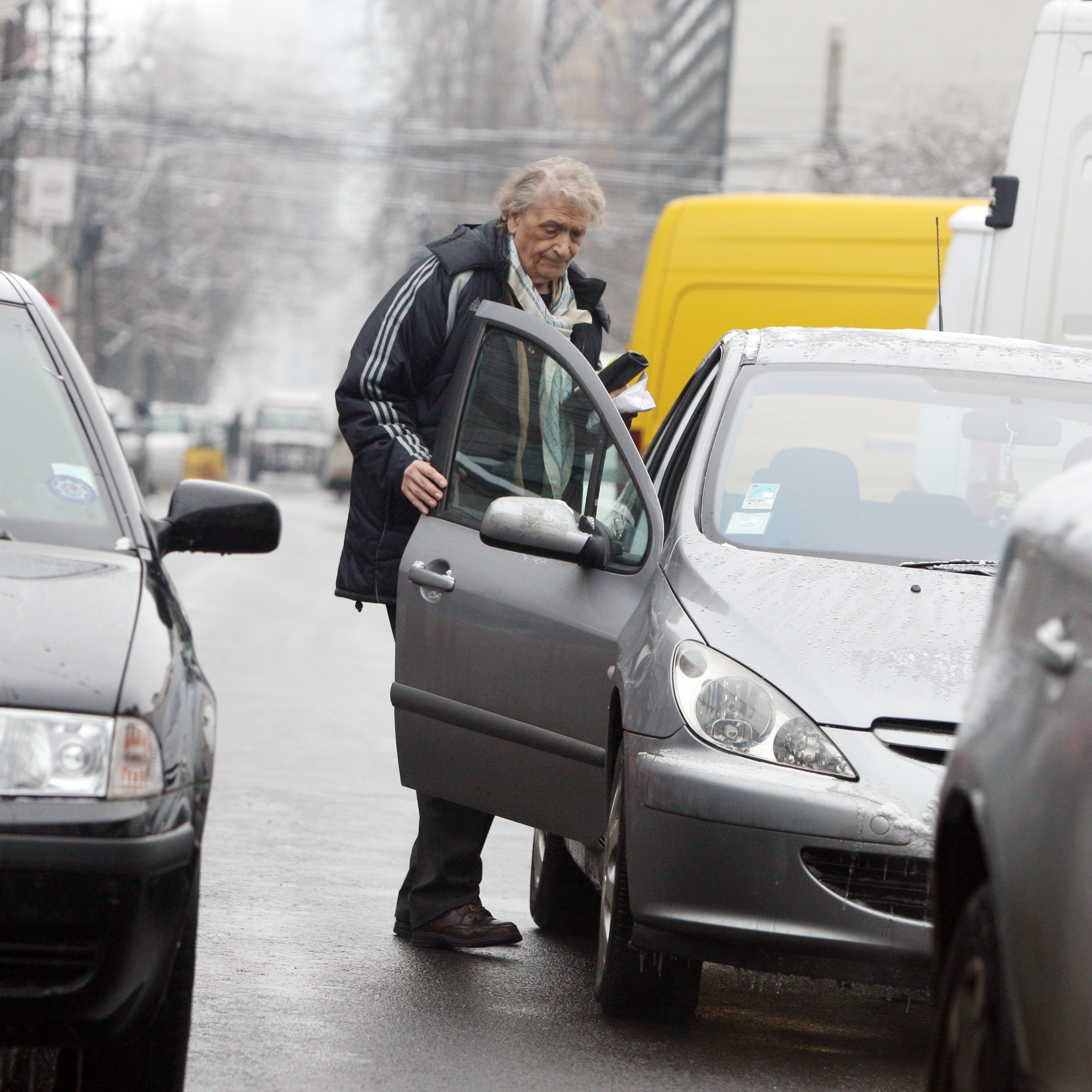 Femeia care a facut istorie in atletismul mondial se urca in masina care o astepta