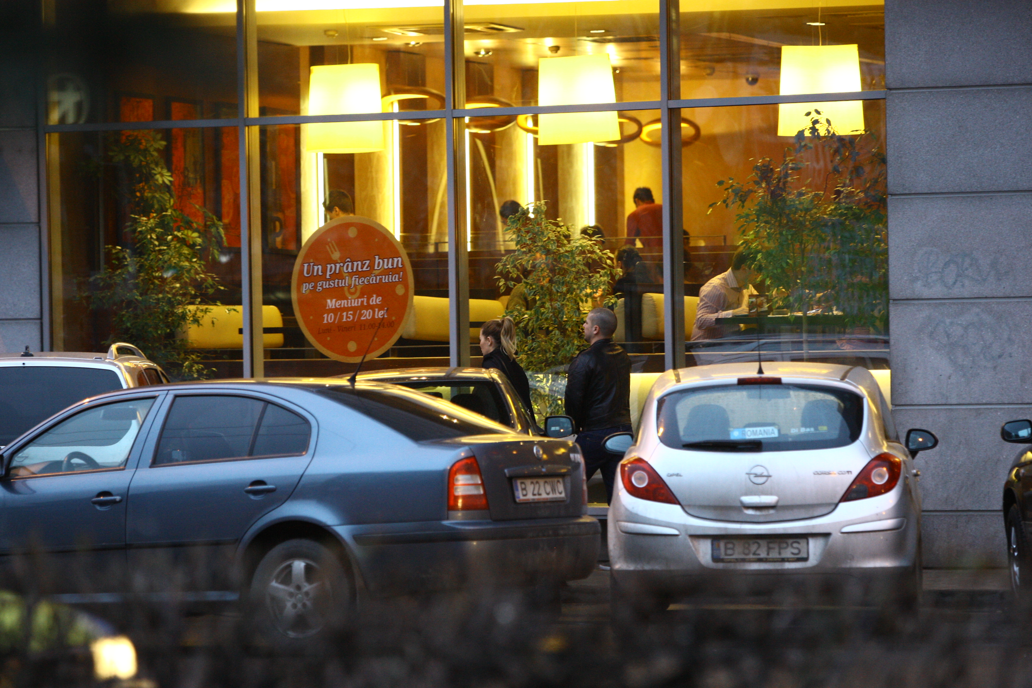 Intalnirea lor a continuat in incinta unui hotel de lux din Capitala