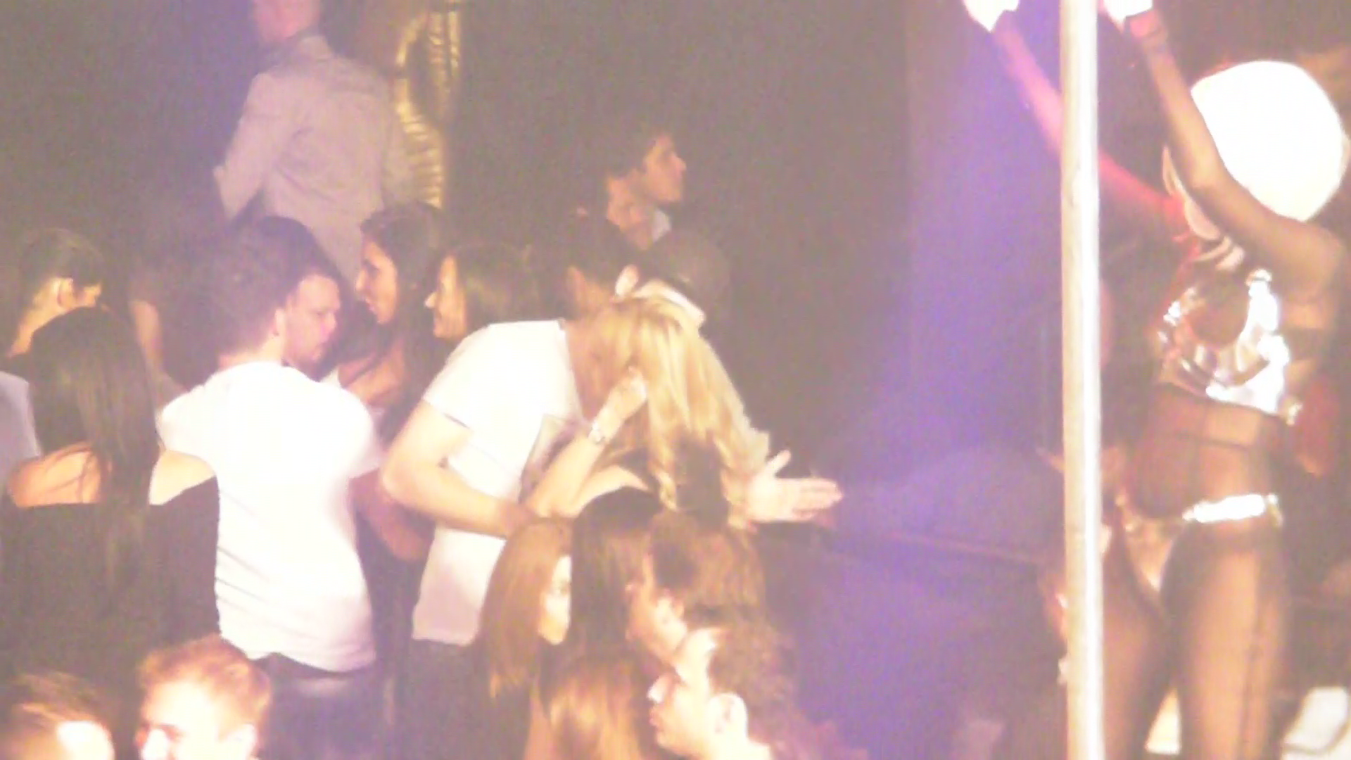 Fiecare noapte petrecuta in club se incheie pentru Piti Jr. cu o cucerire