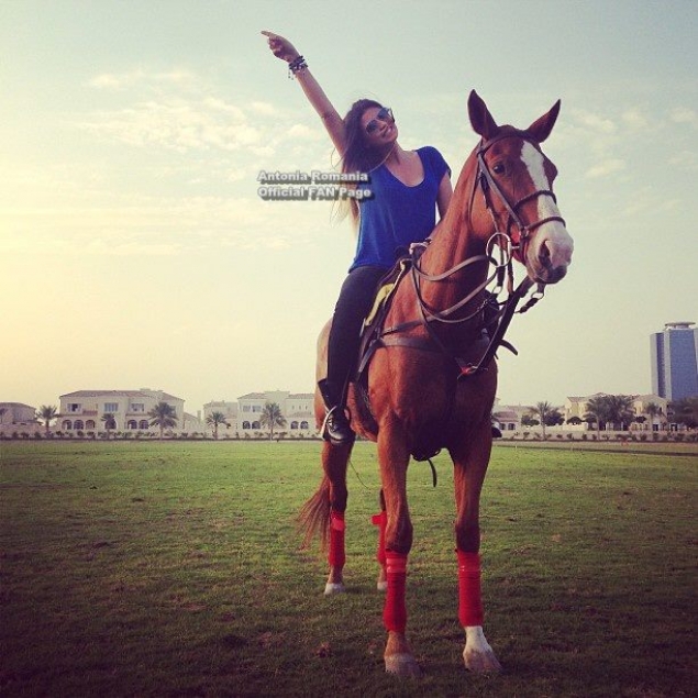Antonia, clipe magice în Dubai, în compania şeicului Mohammed! Artista a fost tratată ca o prinţesă! Se înfiripă oare ceva?
