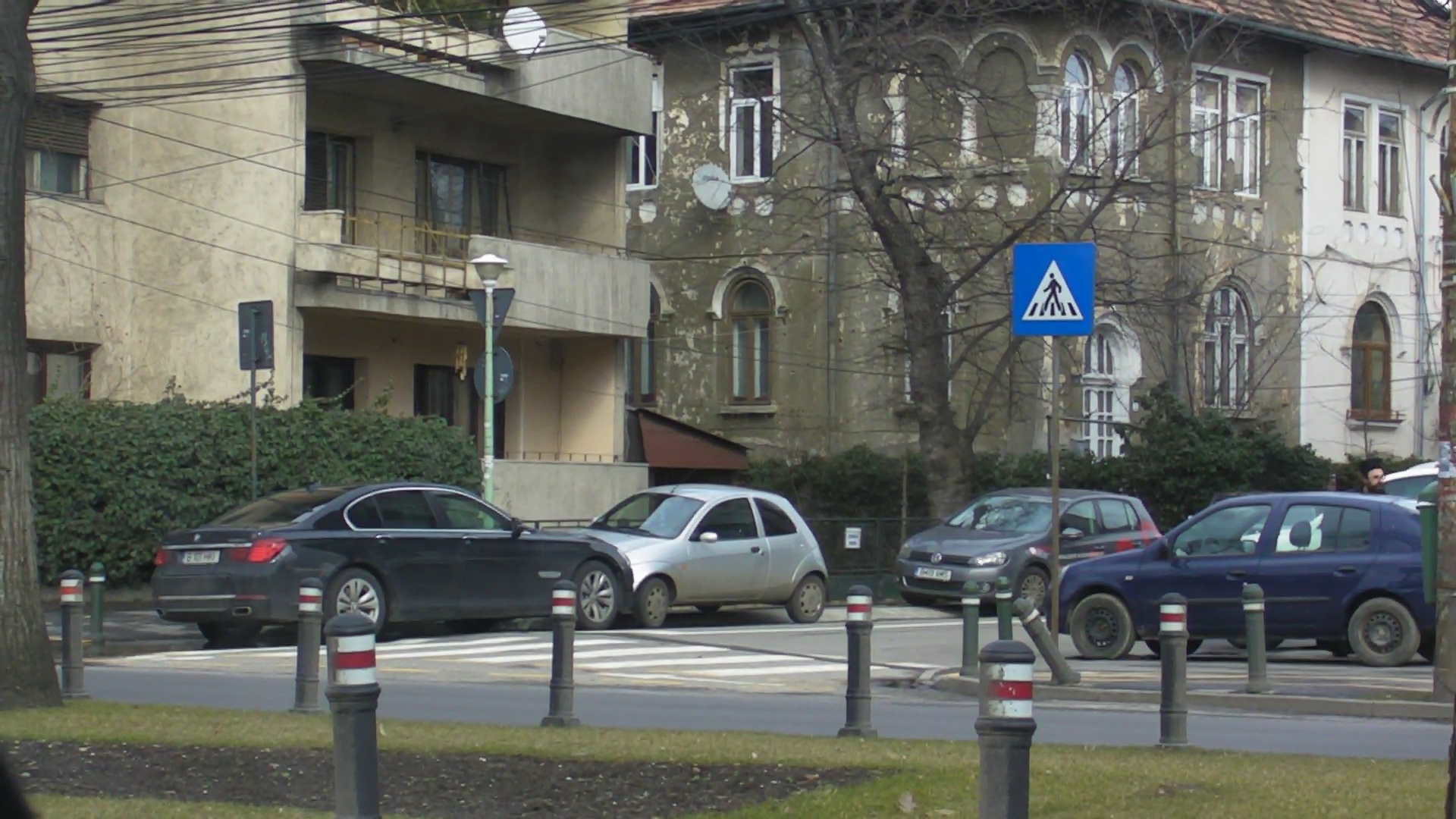 Regele si-a lasat masina timp de 30 de minute fix langa indicatorul trecerii de pietoni