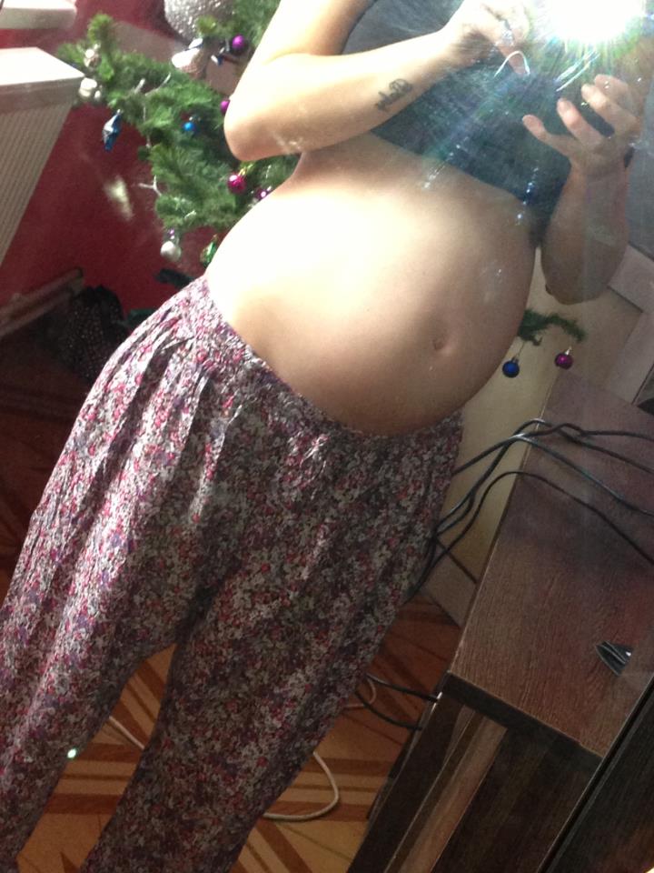 Iubita manelistului este insarcinata