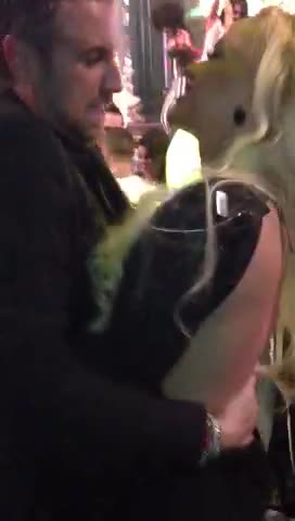 Cei doi au dansat doar imbratisati