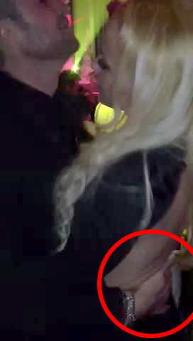 Artista nu parea deloc deranjata de mangaierile lui Catalin Botezatu