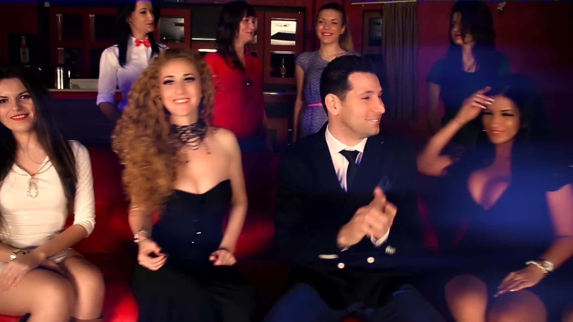 Clipul este filmat intr-un club din Azuga