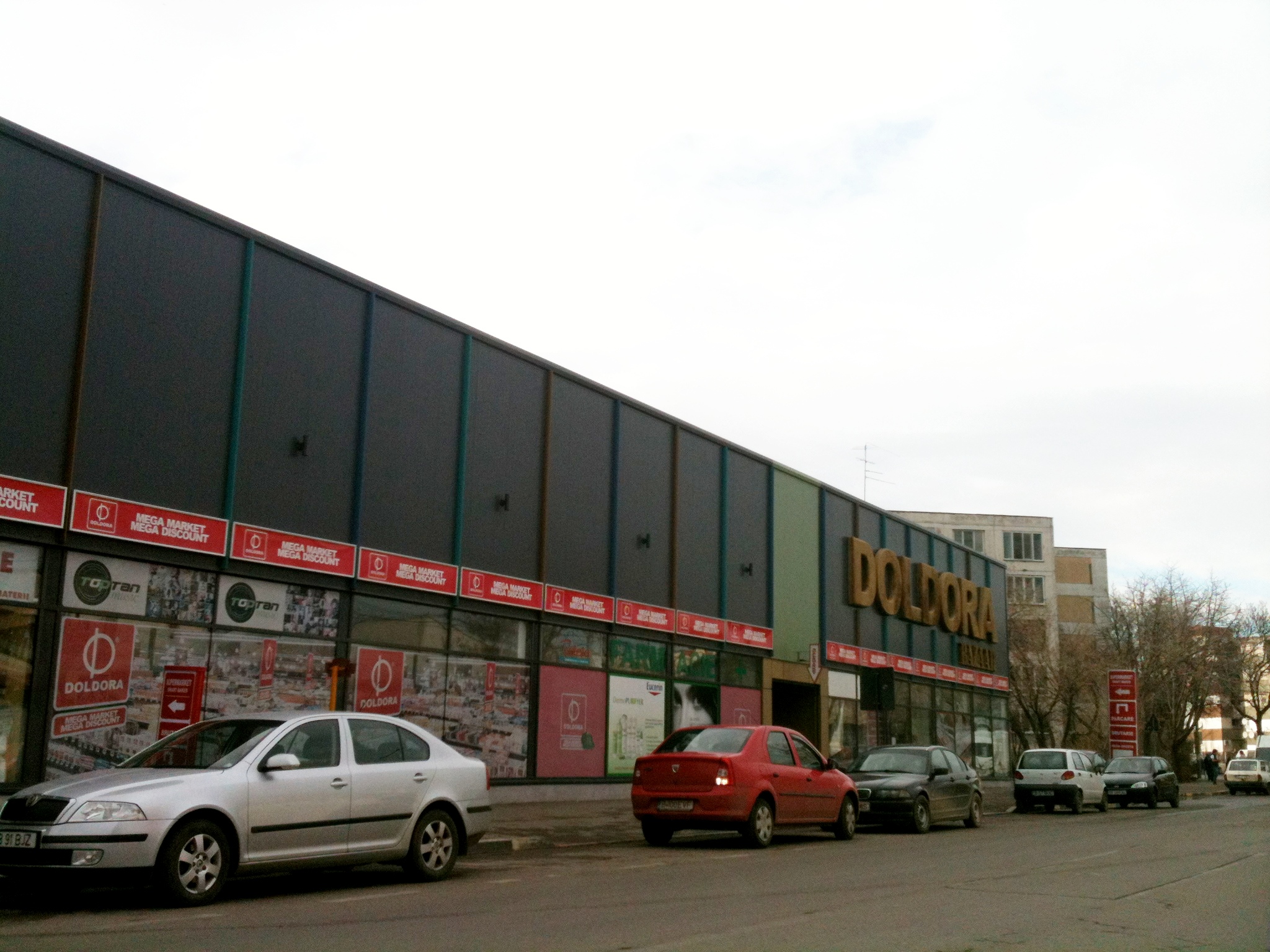 Fostul fotbalist a investit 10 milioane de euro intr-un complex comercial din Rahova