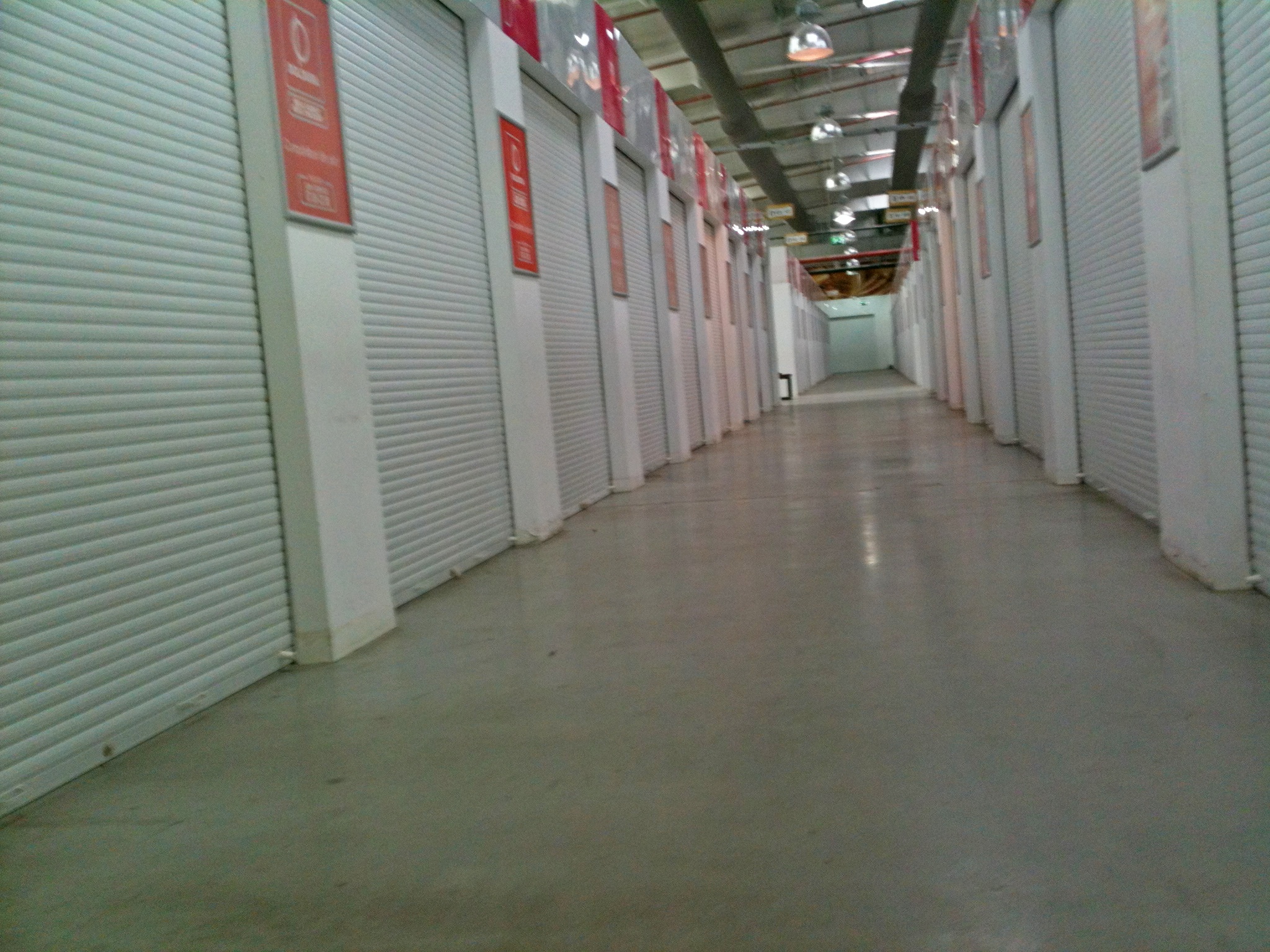 Toate standurile din Doldora Bazar sunt inchise