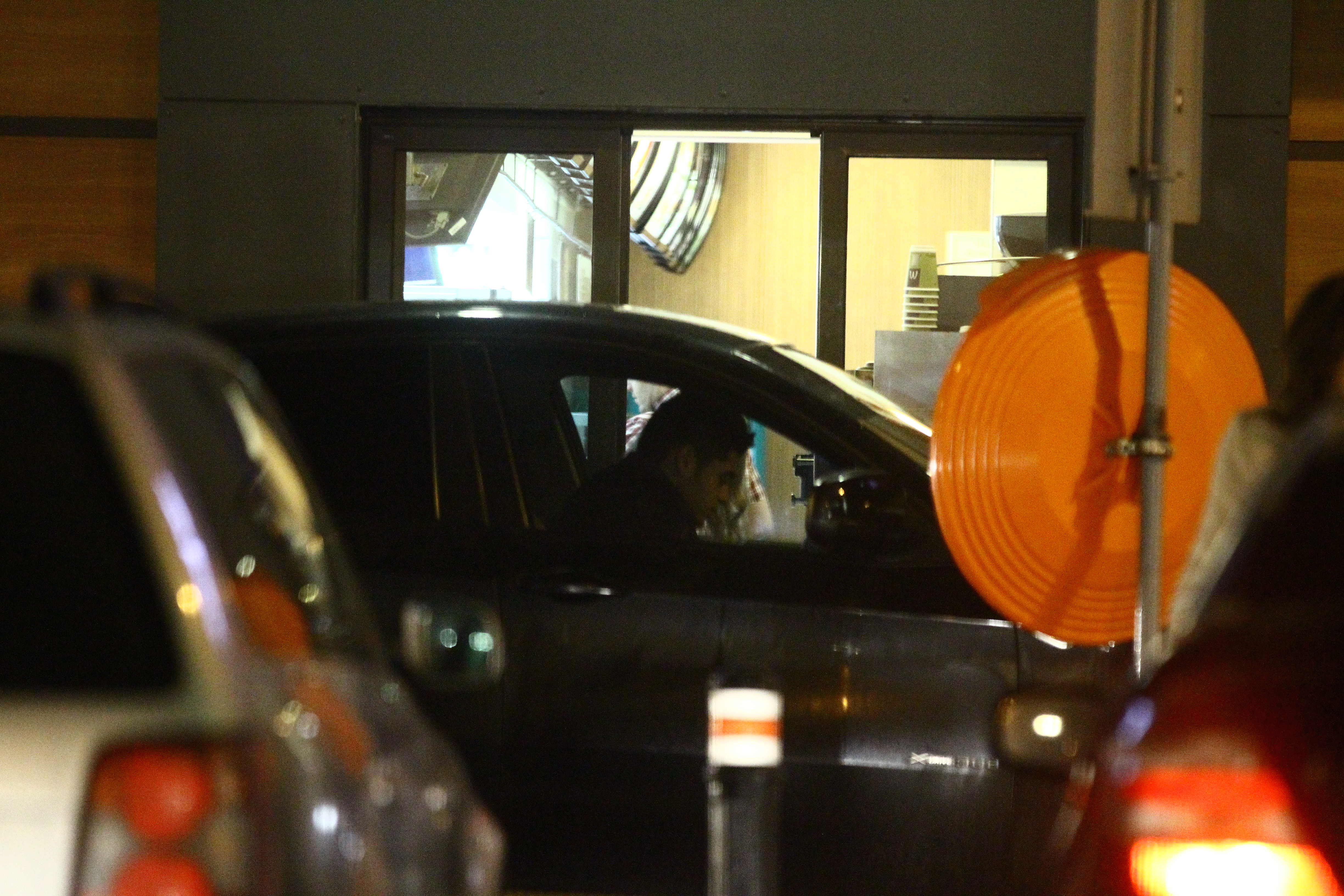 Anda si Catalin si-au dat intalnire in zona Barbu Vacarescu, in parcarea unui fast-food