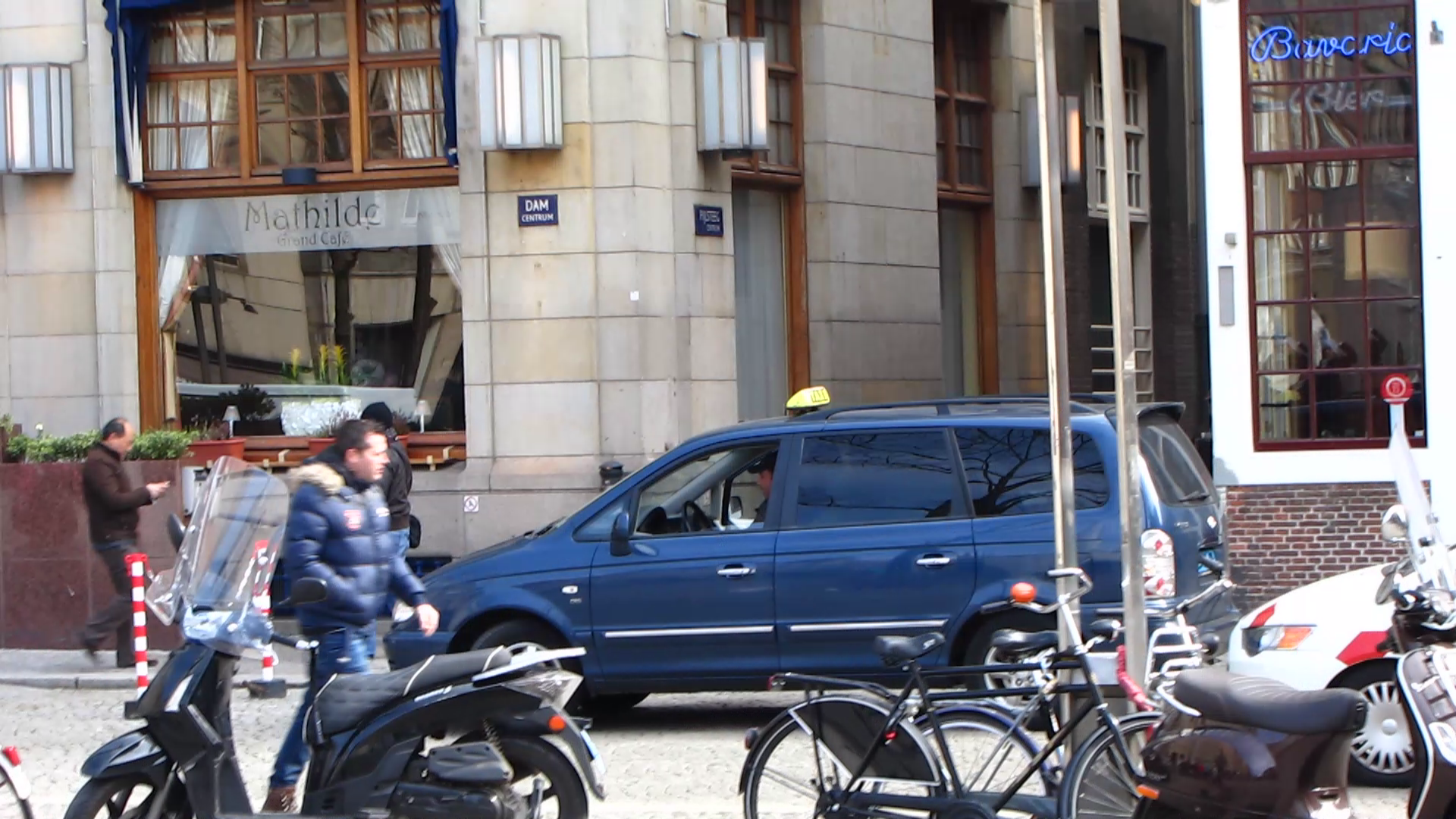 Giovani Becali a plecat cu un taxi spre hotelul unde era cazat