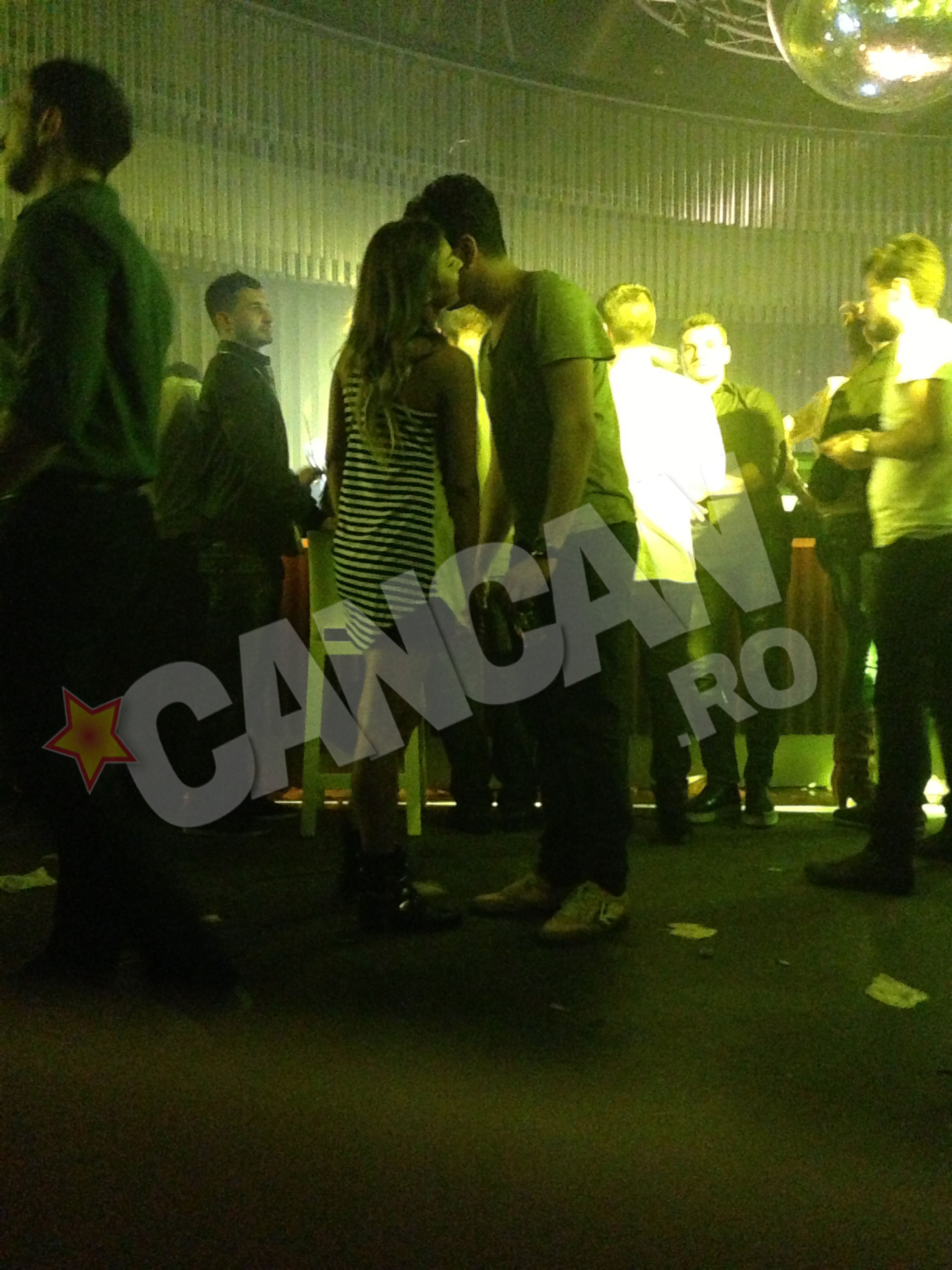 Pasul 2: II soptesti cuvinte dulci la ureche