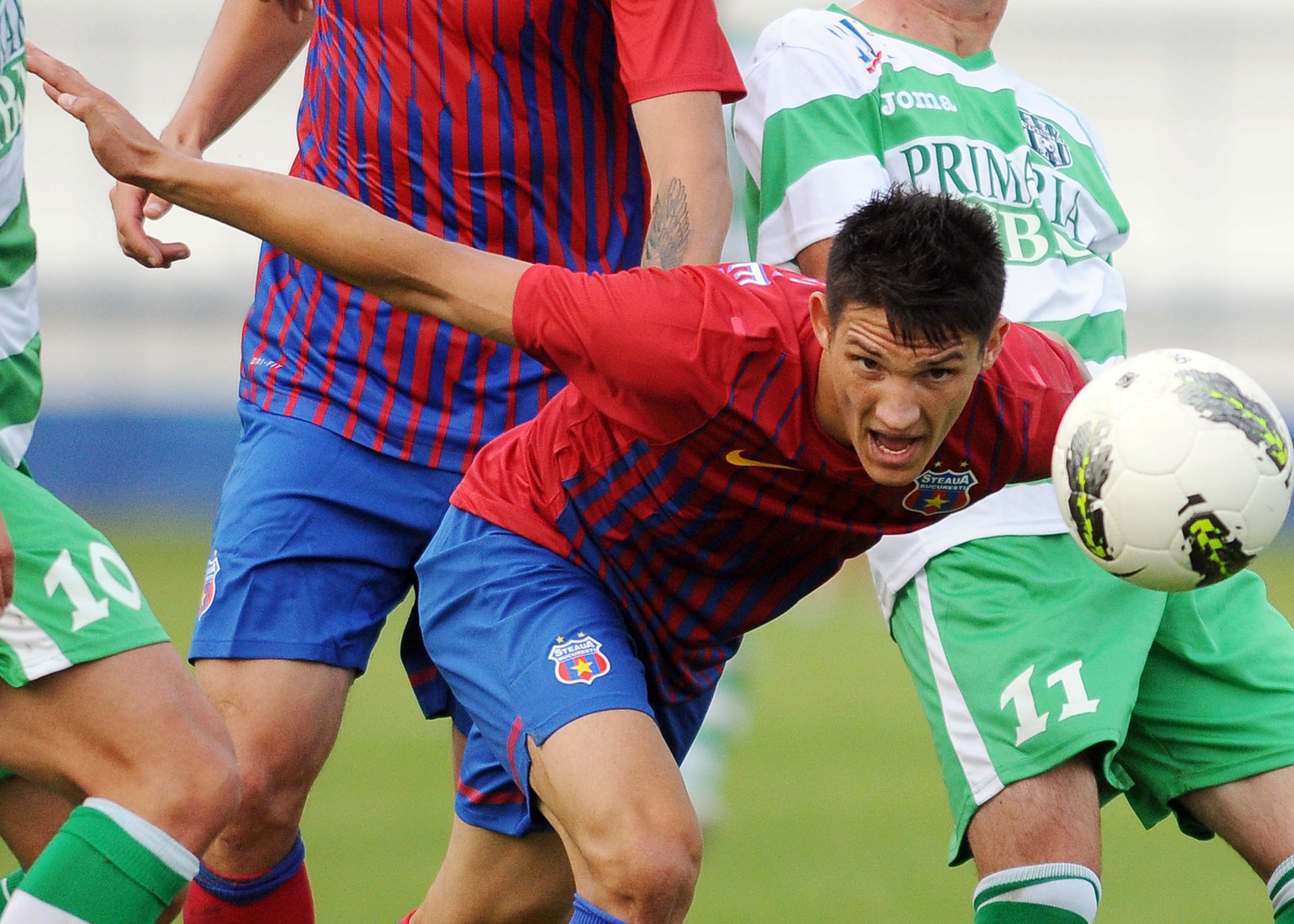 Gabi Matei joaca la clubul de fotbal Steaua