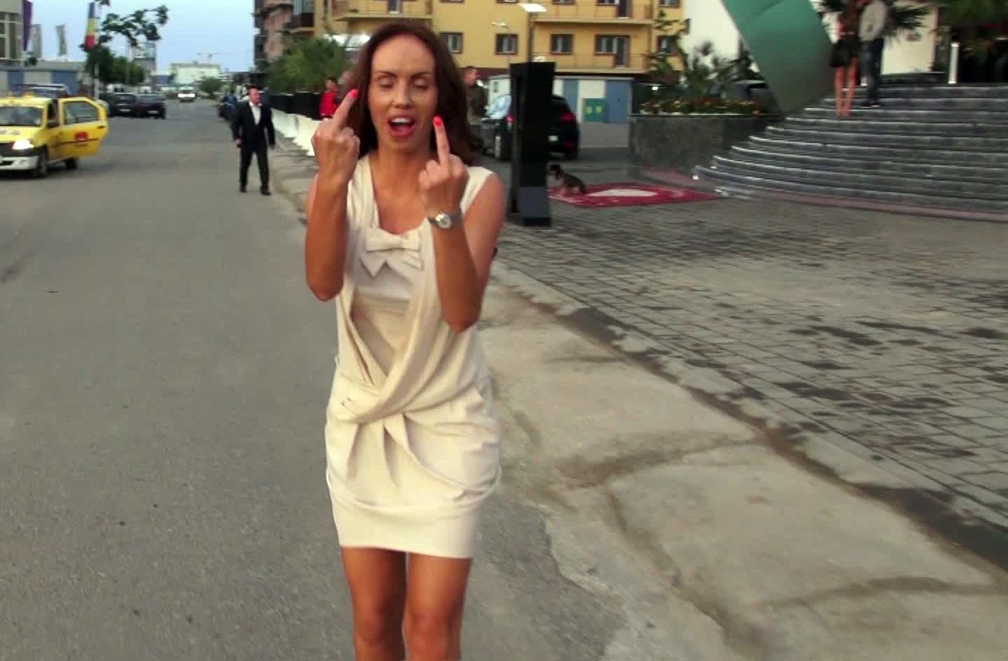 Tirul de injuraturi adresate 