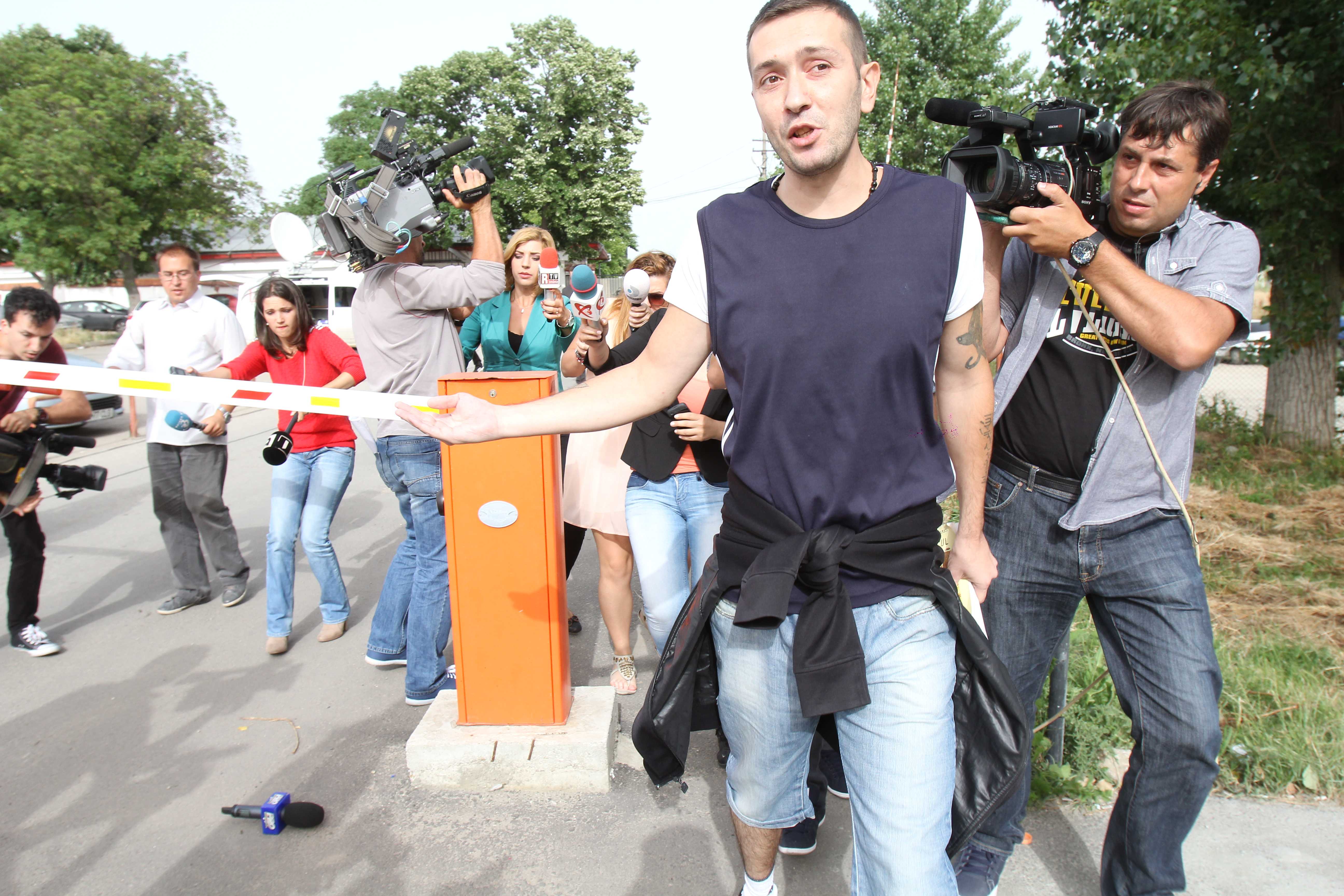 Tudor Sisu a fost asteptat de cativa prieteni in fata penitenciarului