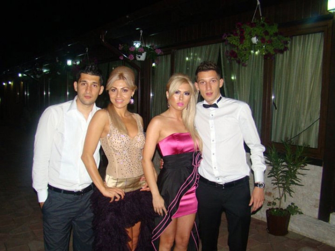 Ada este foarte buna prietena cu fosta iubita a lui Mihai Costea, motiv pentru care nu a suportat-o niciodata pe Daniela Crudu