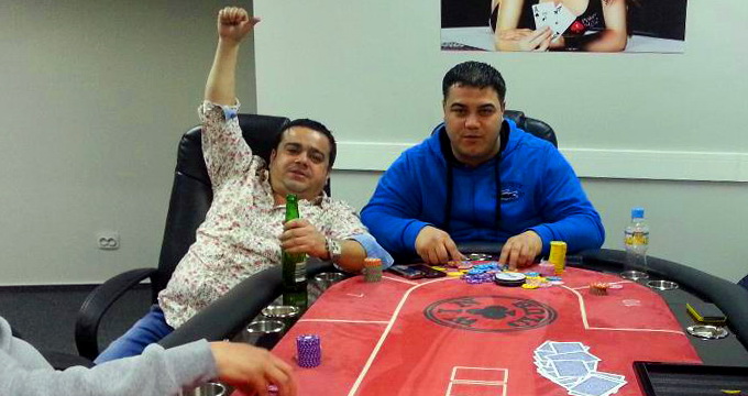 Adi Minune si Rustem la masa de joc(foto:facebook)