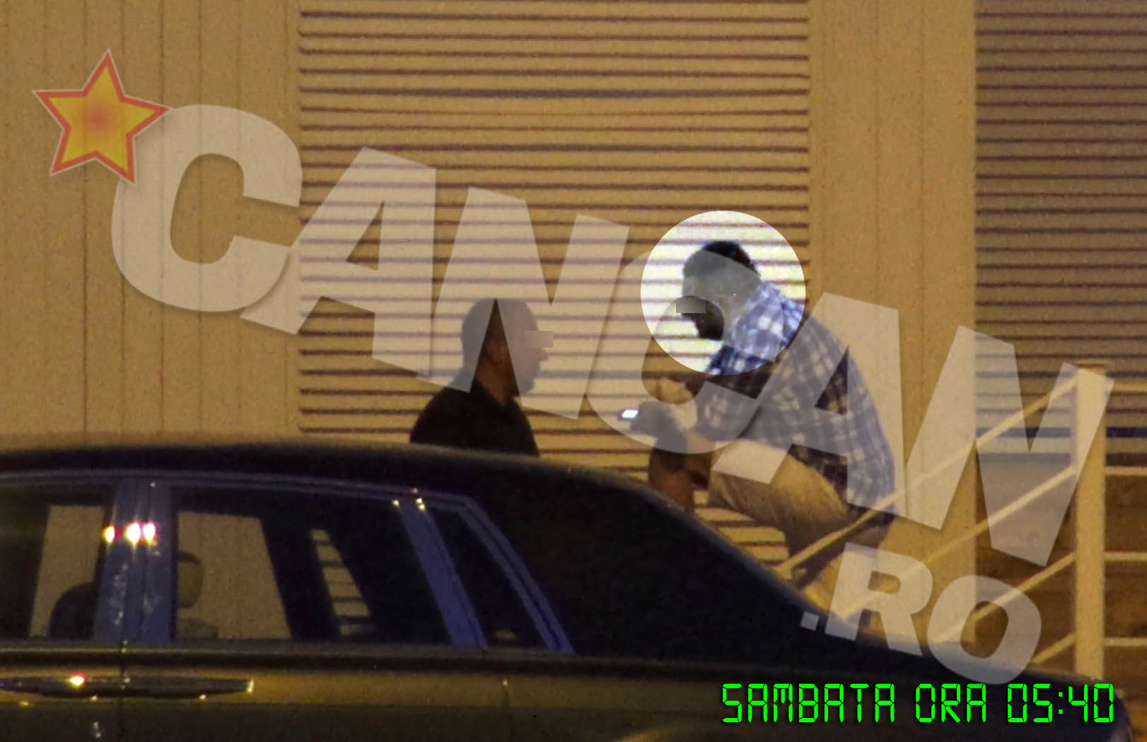 In urma lui, barbatul amenintat ramane la o discutie cu unul dintre bodyguarzi