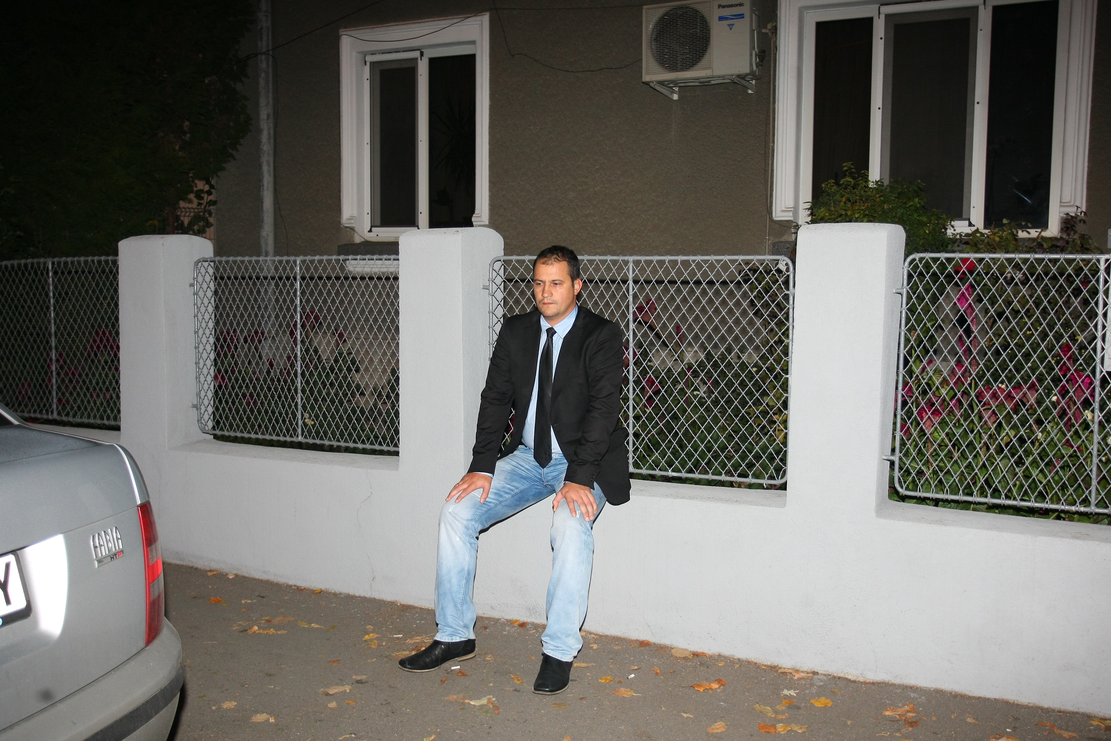 In noiembrie 2011, Huidu parea demolat. Dupa o seara petrecuta in lume, a ratacit pe strazi fara tinta si in cele din urma s-a asezat pe un gard si a izbucnit in lacrimi