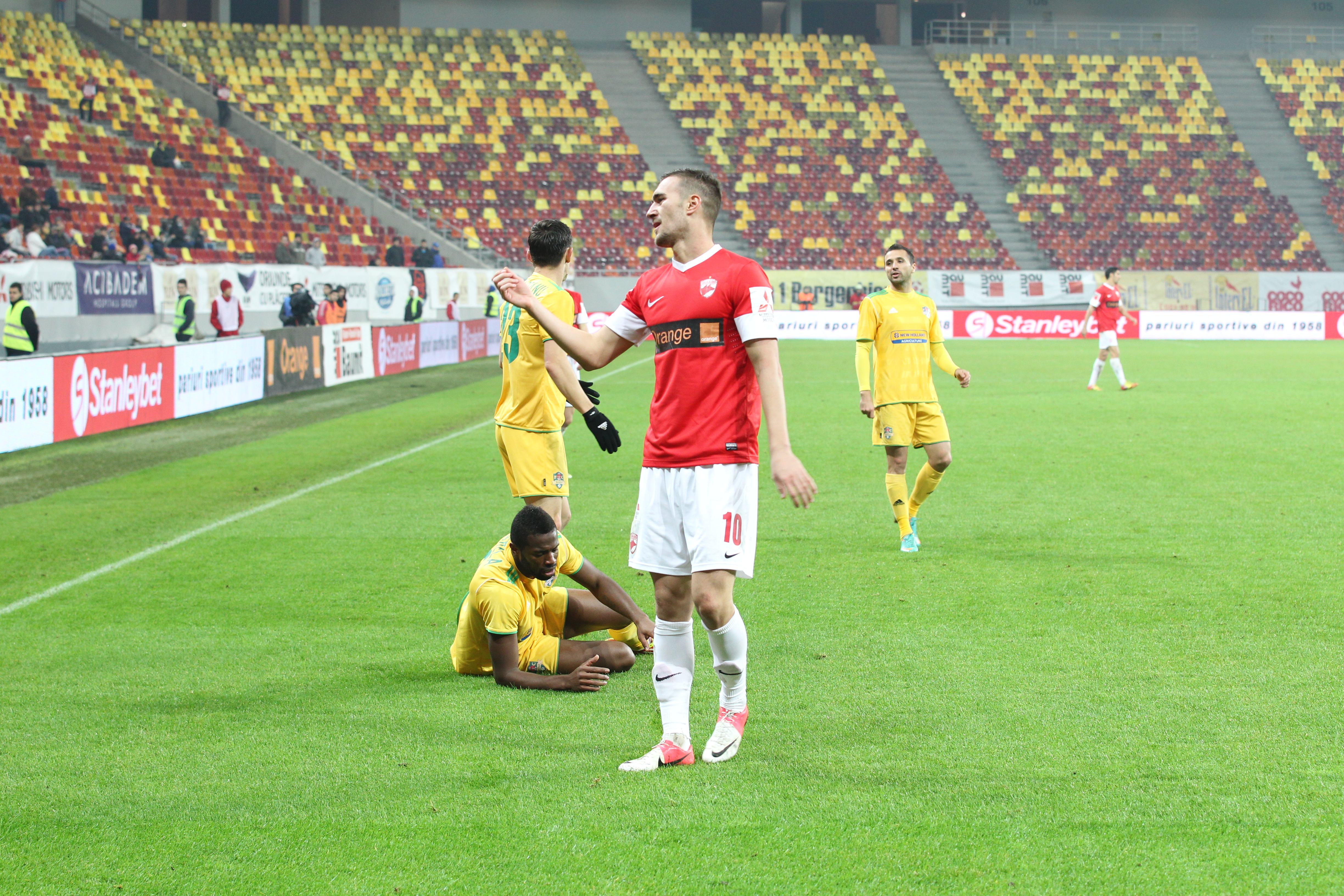 Marius Alexe este atacant la echipa Dinamo