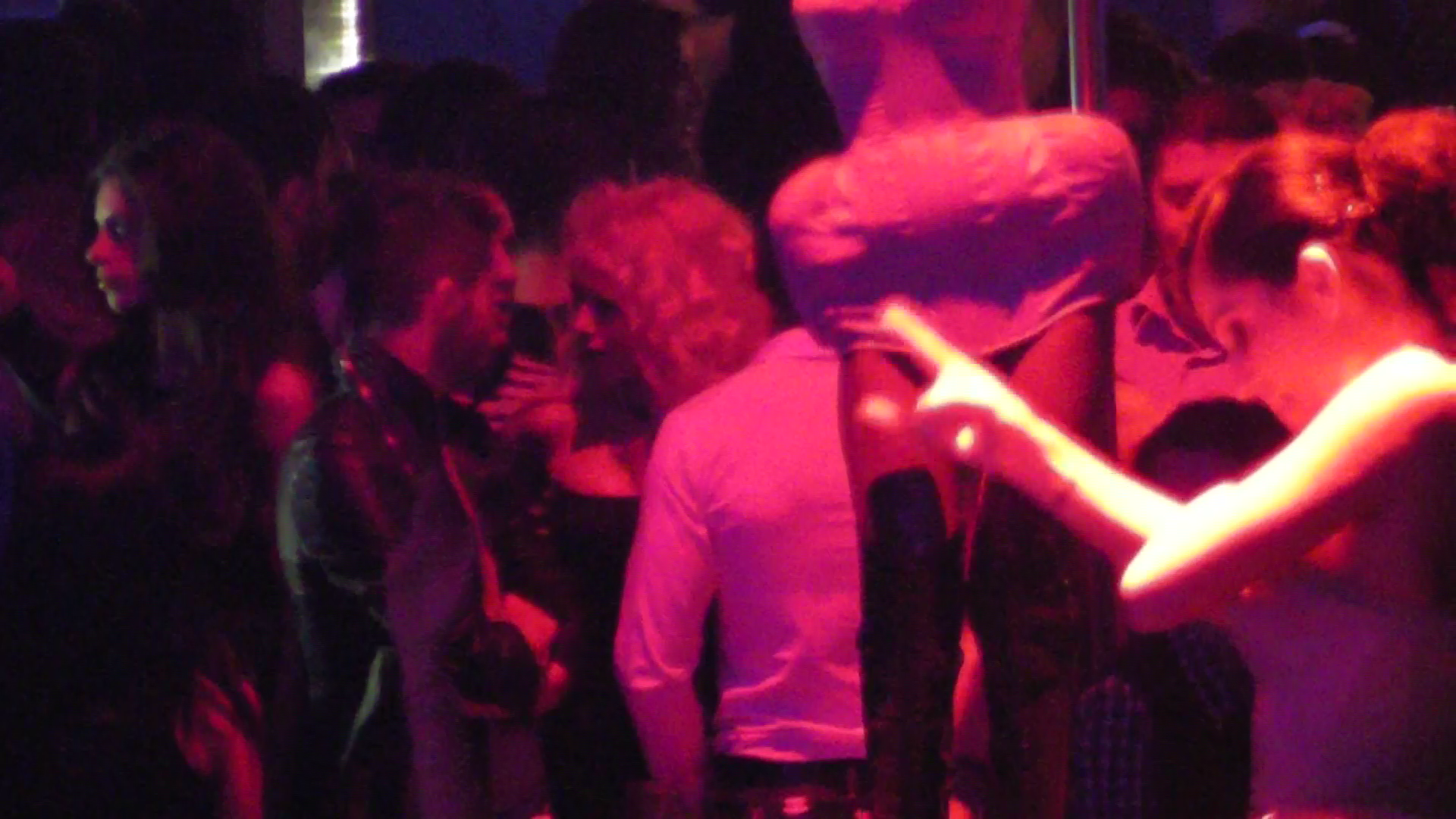 Anda si Radut au stat toata seara la taclale, povestind cate-n luna-n si-n stele