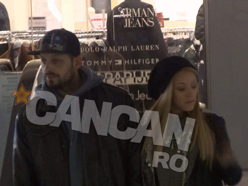 Ea e femeia care i-a îmblânzit inima lui Ombladon! Uite ce frumos se ţin de mână, la mall! Le stă bine împreună?