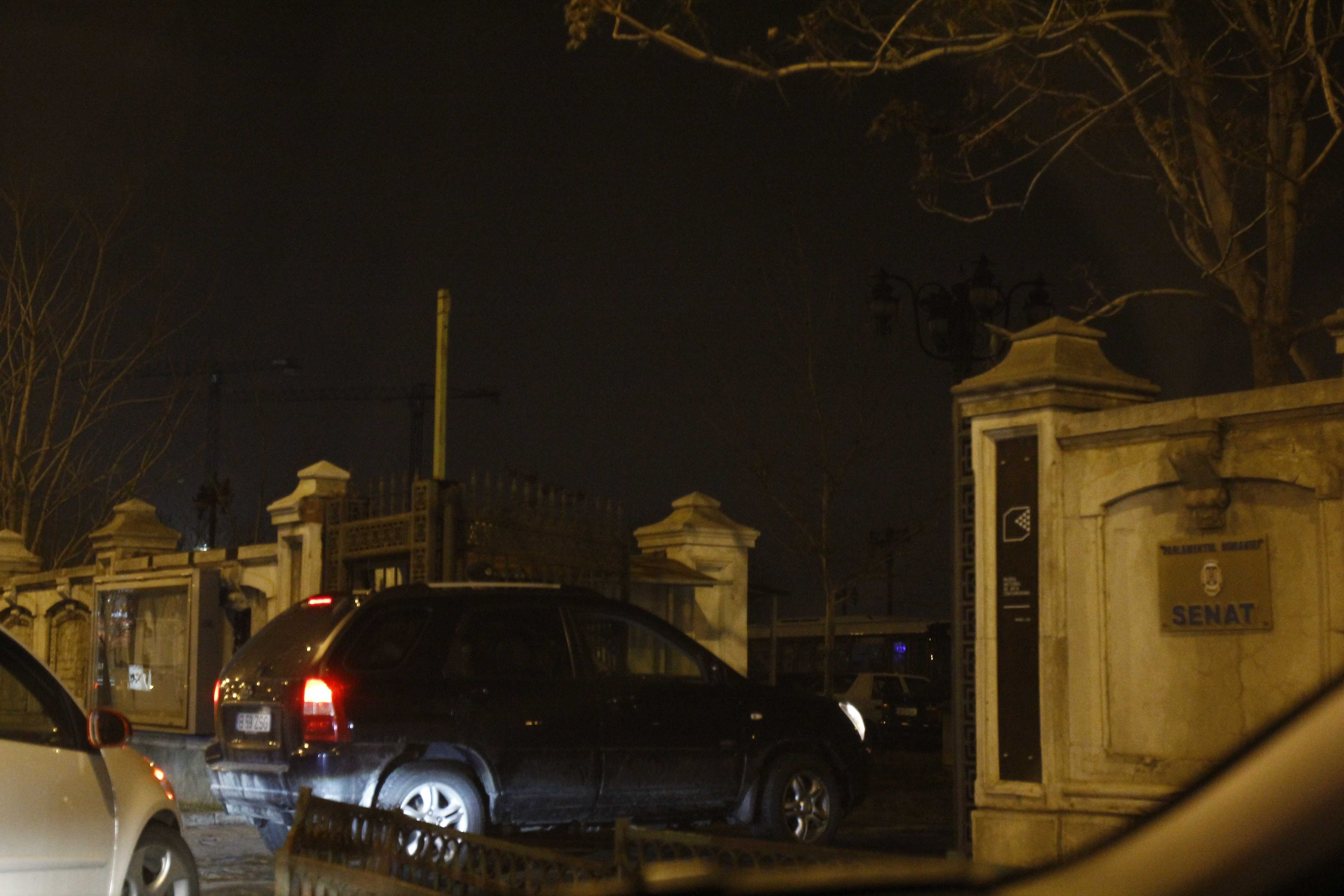 Oana Roman a ajuns la evenimentul de la Palatul Parlamentului la ora 20.10, insa jandarmii nu au lasat-o sa intre