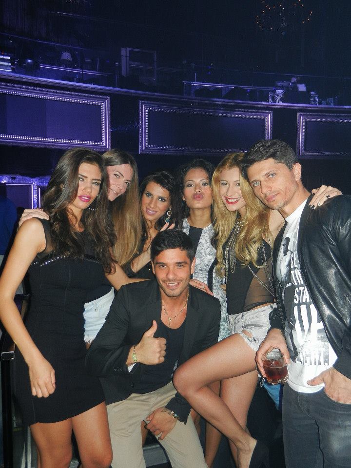 Antonia afirma in actiunea de divort ca sotul ei obisnuieste sa se distreze prin cluburile de noapte din Bucuresti si Miami, vazandu-si fiica o data, cel mult, de doua ori pe luna