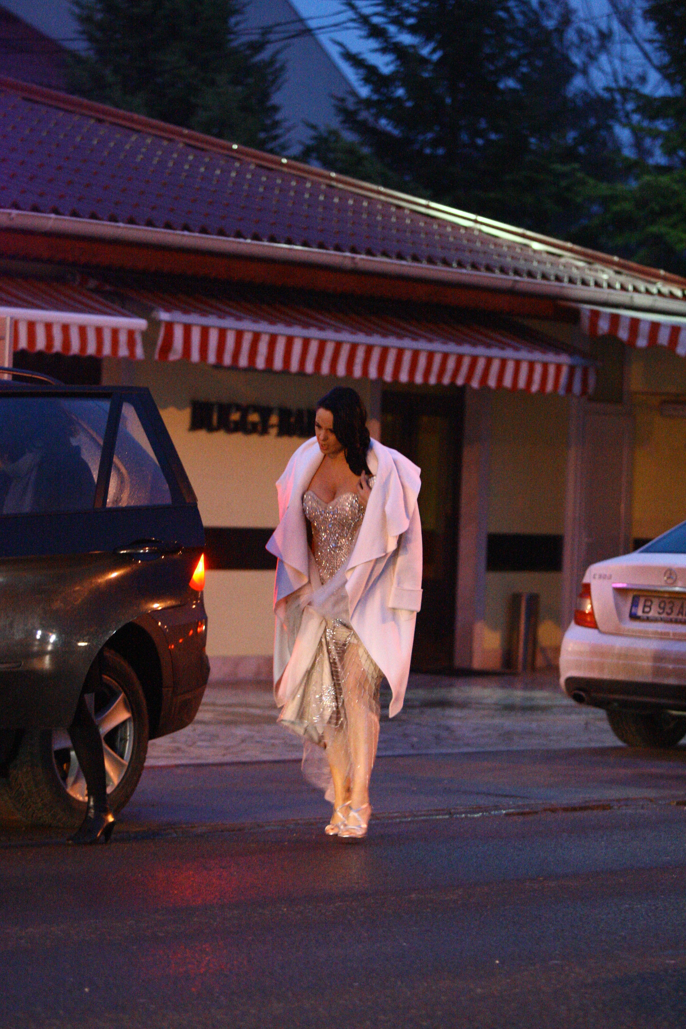 A parasit magazinul in viteza si s-a urcat la volan