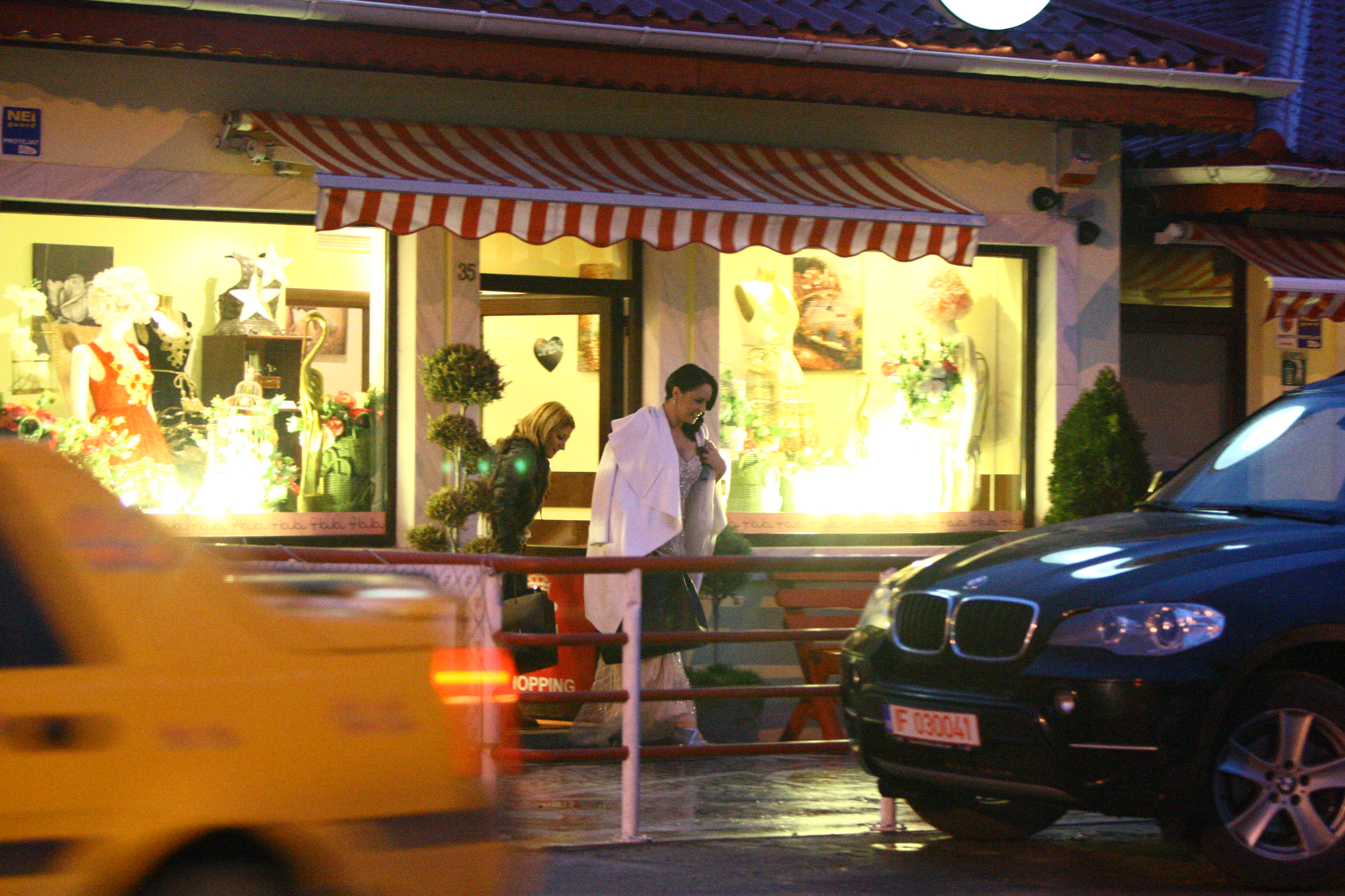 Zana a pierdut mai mult timp decat planuise intr-un magazin din Pipera, inainte de a porni catre hotelul in care era asteptata