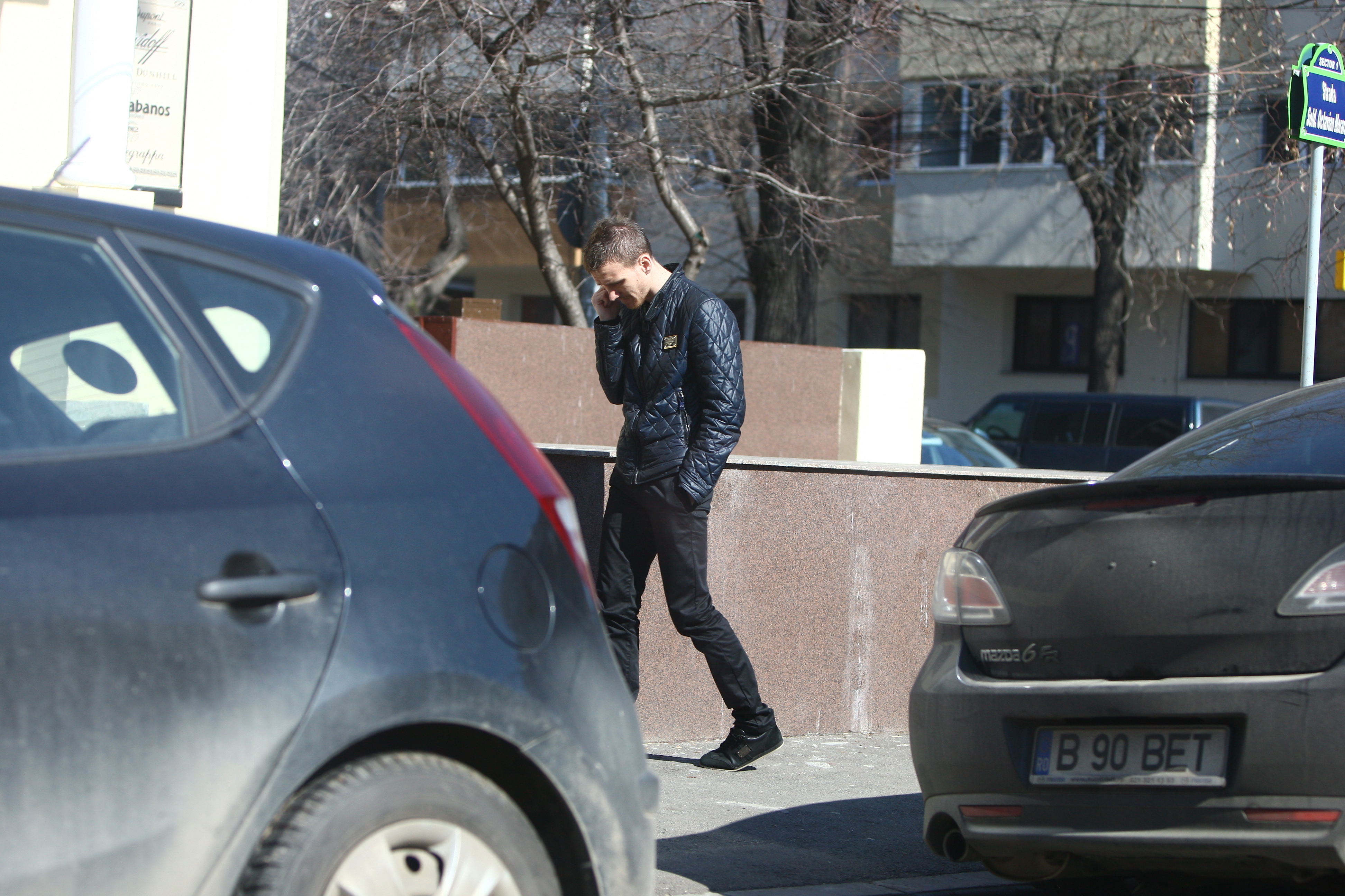 Cat timp a stat in oras, fotbalistul a vorbit numai la telefonul mobil