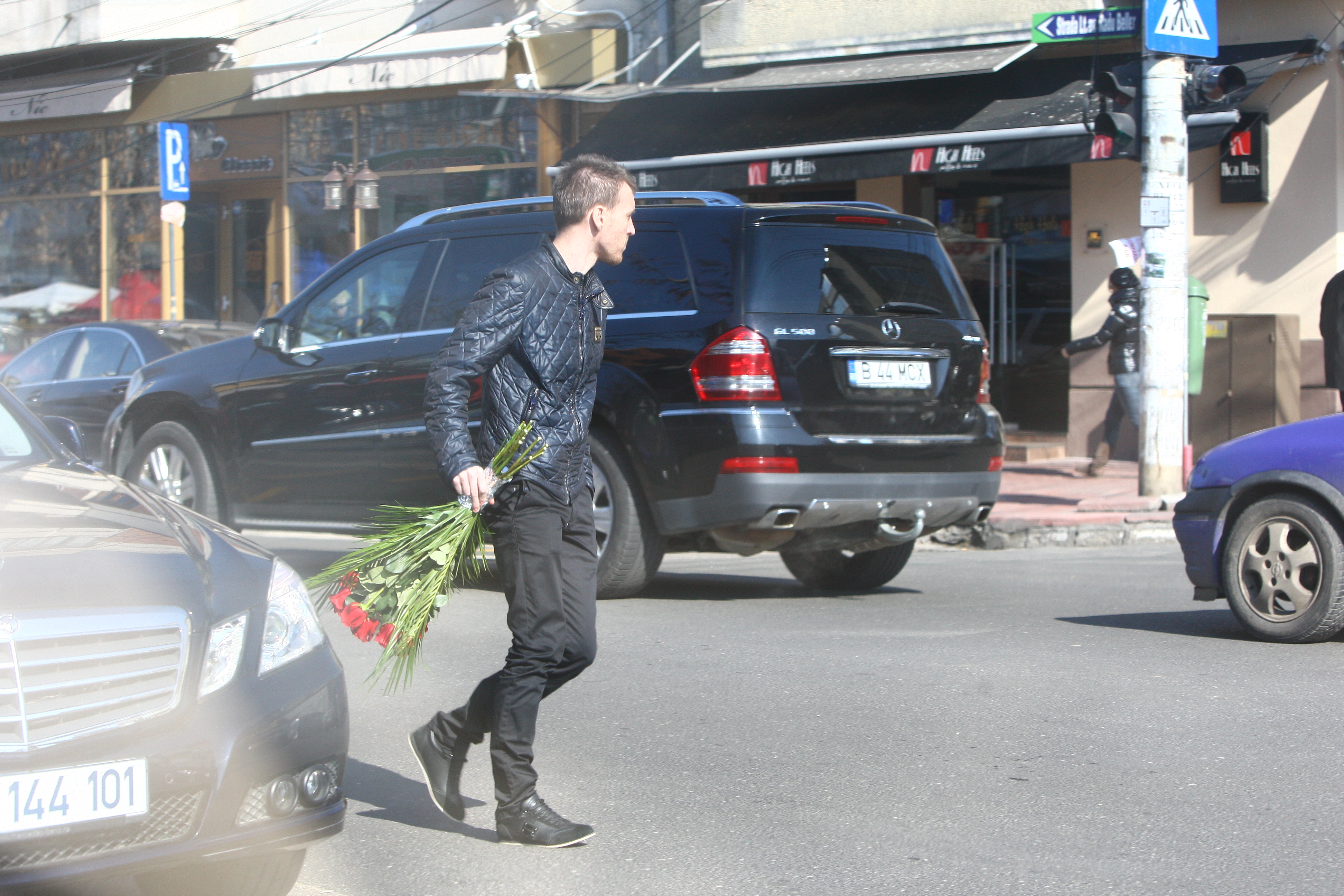 Desi el a fost cel parasit, fotbalistul si-ar fi dorit ca de 1 Martie sa ii dea un buchet de trandafiri Andreei