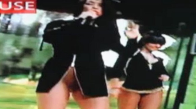 Cantareata a reusit sa starneasca un mega-scandal dupa ce a aparut in direct intr-o rochie minuscula pe sub care nu ar fi purtat lenjerie intima