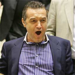 Gigi Becali va fi cu siguranta dezamagit de gusturile alimentare ale fiicelor sale