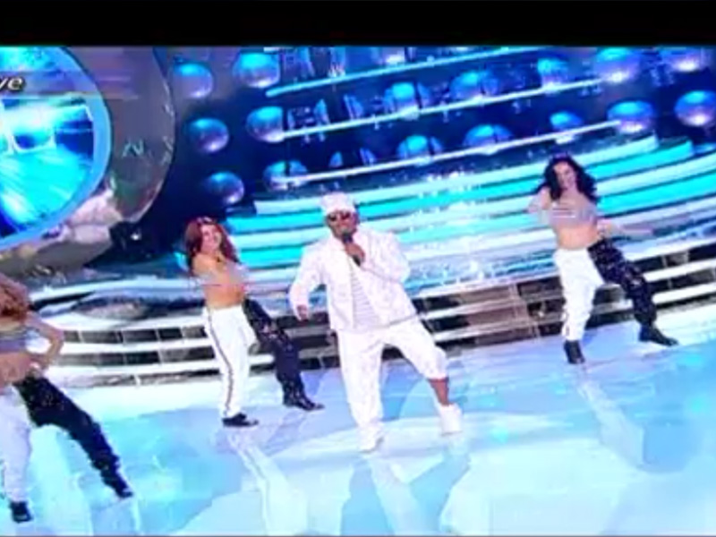 Super tare! Pepe nu are limite şi a făcut show total! Cântăreţul s-a făcut negru şi a luat accent de jamaican!