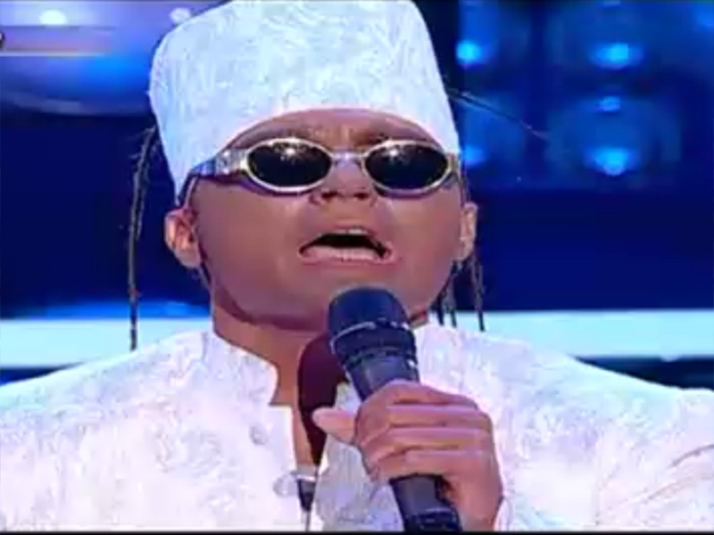 Super tare! Pepe nu are limite şi a făcut show total! Cântăreţul s-a făcut negru şi a luat accent de jamaican!